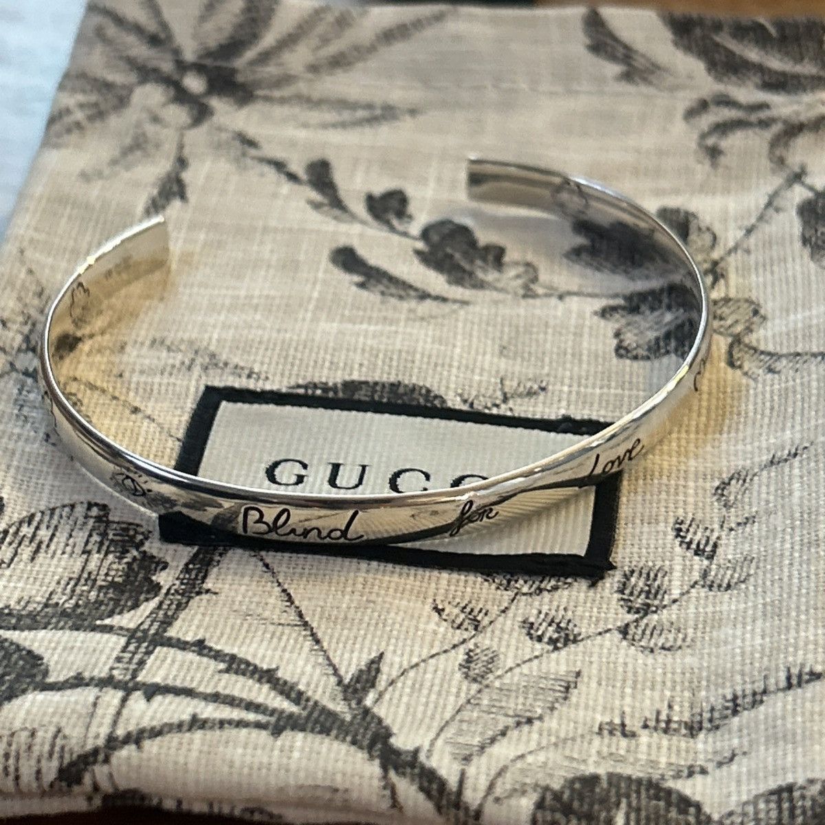 Gucci Gucci Blind for Love Silver Bangle Bracelet size 18 Size ONE SIZE - 9 Thumbnail