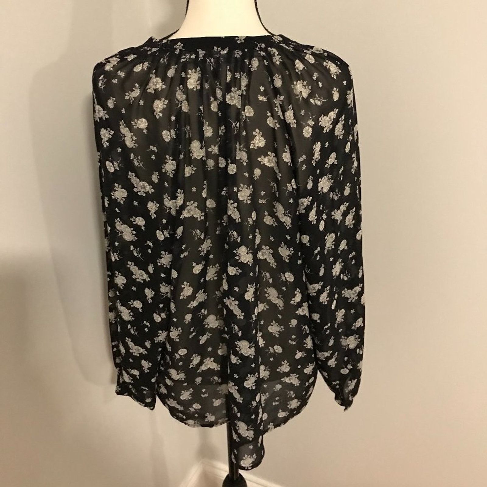 Vince Vince Calico Black and White Floral Print Silk Blouse Size S / US 4 / IT 40 - 3 Thumbnail