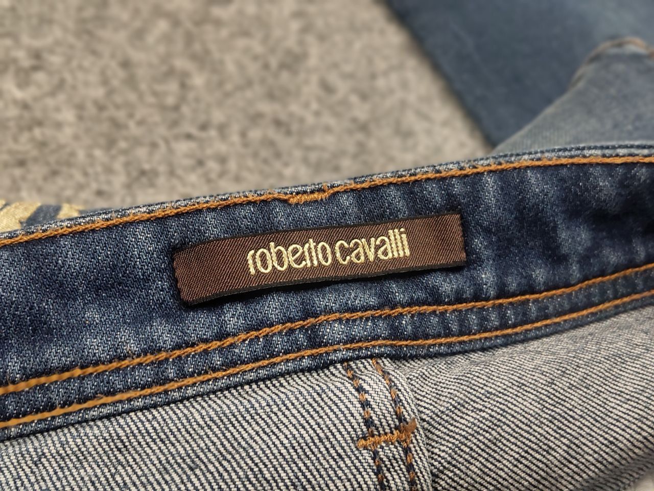 Roberto Cavalli Vintage Roberto Cavalli Design Logo Distressed Denim Jeans Size 42" / US 20 - 15 Thumbnail