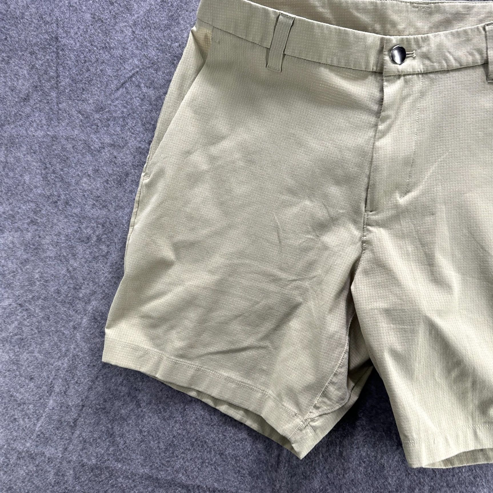 Lululemon Lululemon Shorts Mens 37 Green Commission Style Stretch Chino Golf Casual XL Regular Beige Inseam 8 in Front Flat Front Pockets Size US 36 / EU 52 - 3 Thumbnail