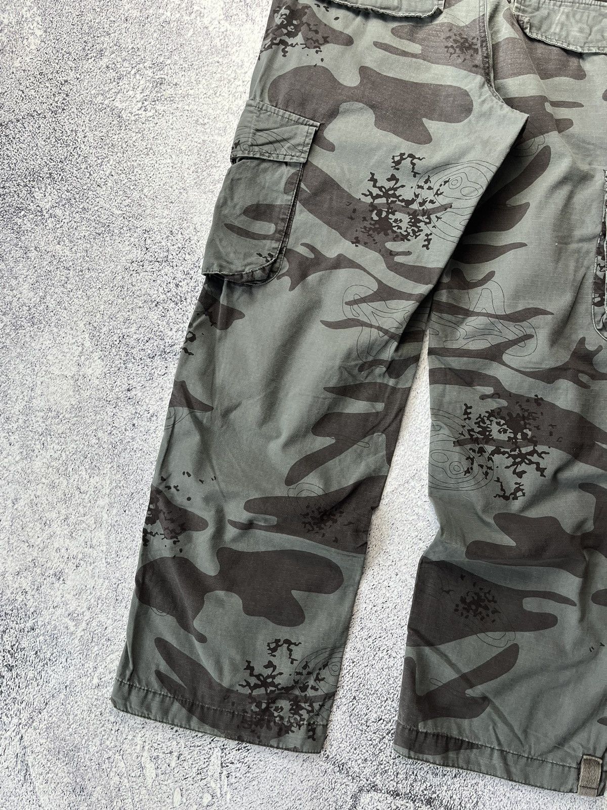 Japanese Brand RARE VINTAGE FADED STREETWEAR CAMO CARGO PANTS Y2K Size US 32 / EU 48 - 19 Thumbnail