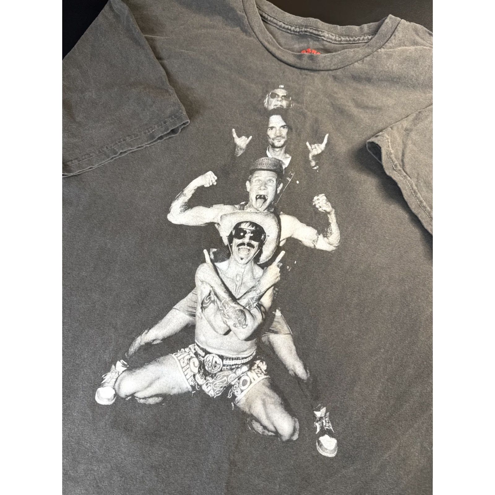 Vintage Red Hot Chili Peppers T-shirt Men’s L Faded Gray Unlimited Love 2022 Tour Tee Mens Size US L / EU 52-54 / 3 - 2 Thumbnail