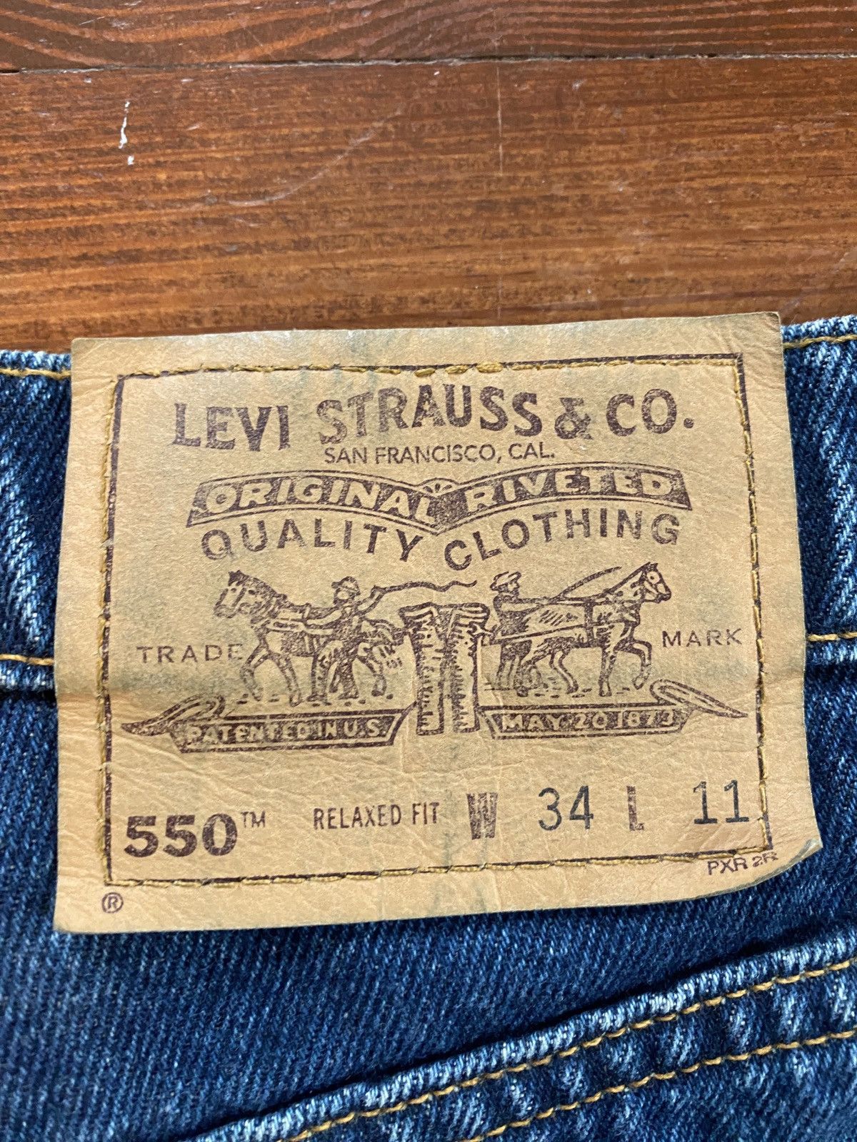 Levi's Vintage 1998 Levi’s 550 Relaxed White Tab Dark Denim Shorts Size US 32 / EU 48 - 4 Thumbnail