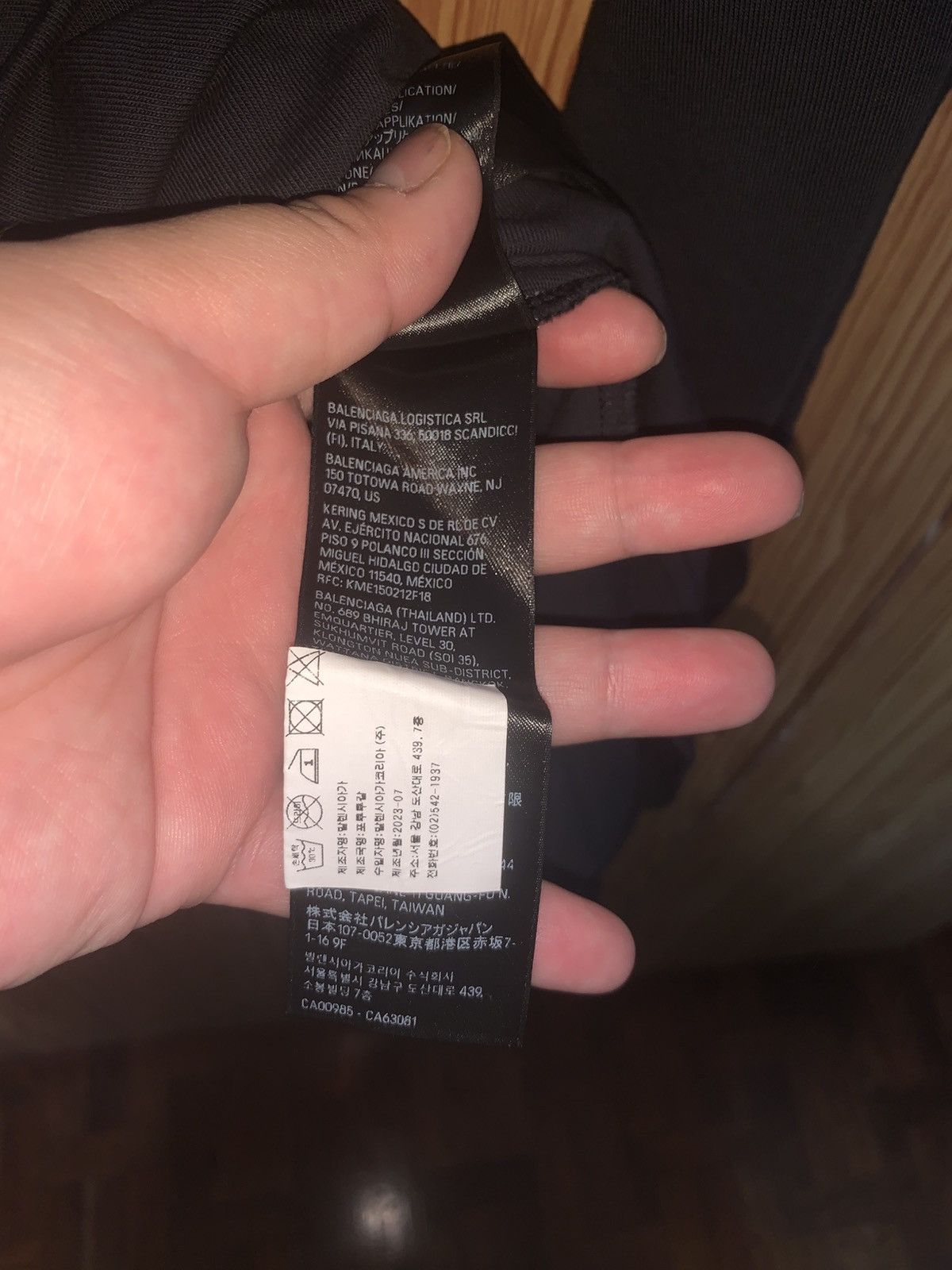 Balenciaga Balenciaga be kind berlin ls tshirt Size US L / EU 52-54 / 3 - 8 Thumbnail