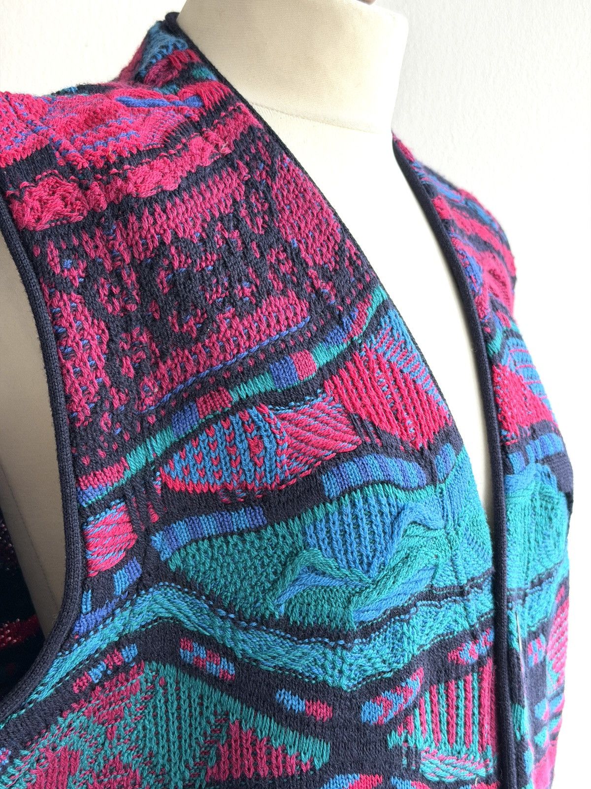 Coogi Vintage Coogi Wool Vest, 90s 3D Knit, Size L, New With Tag Size US L / EU 52-54 / 3 - 4 Thumbnail