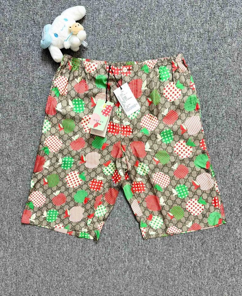 Gucci GucciBrown heart apple pattern silk casual shorts 2503-Next Size US 30 / EU 46 - 1 Thumbnail