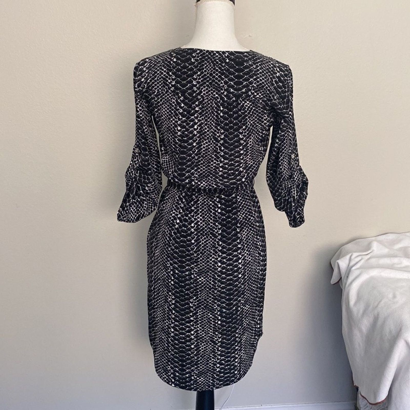 Michael Kors Michael Kors Gray Snake Animal Print Lace Up Chain Dress XS Size XS / US 0-2 / IT 36-38 - 4 Thumbnail