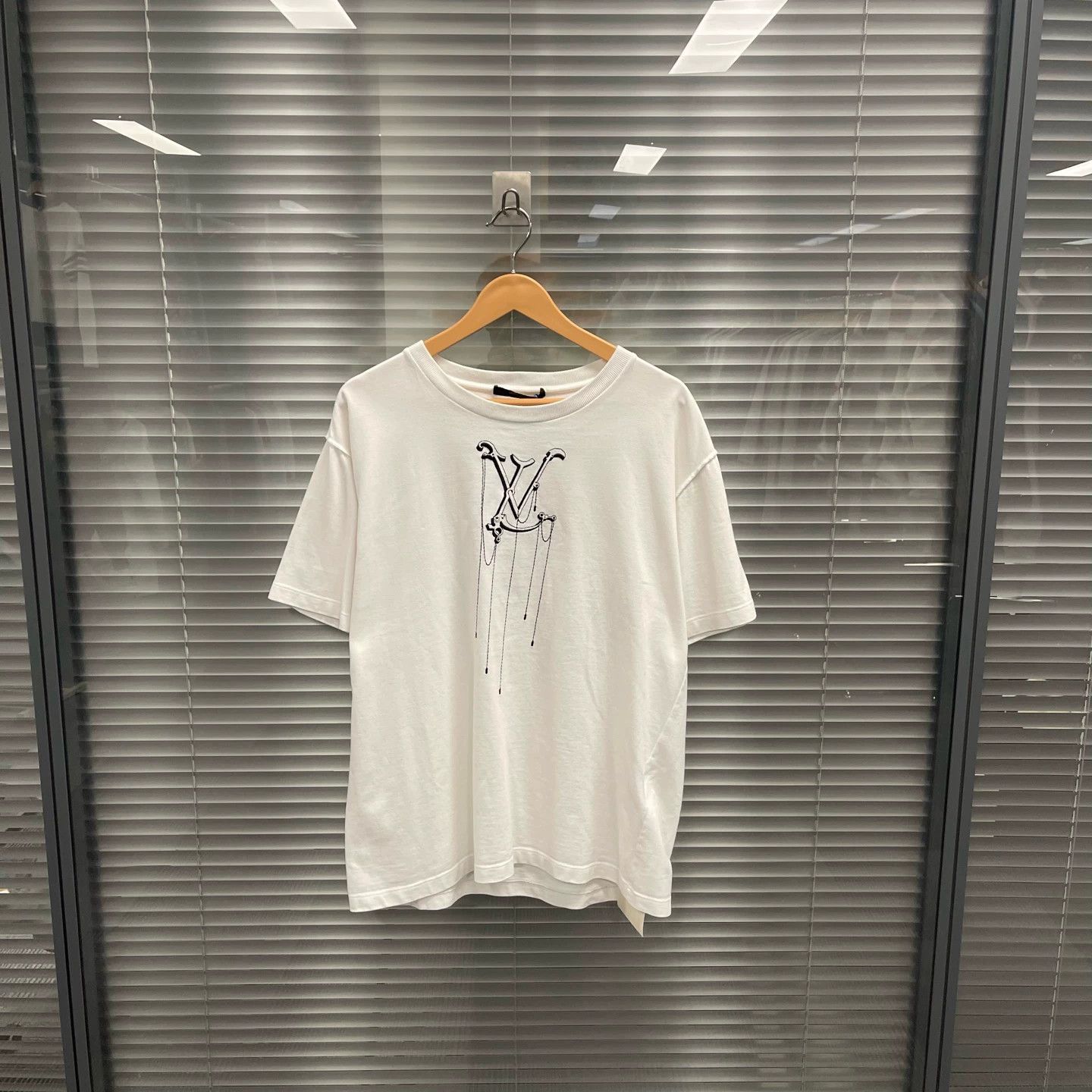LV pendant-embroidered logo short-sleeve tee L new
