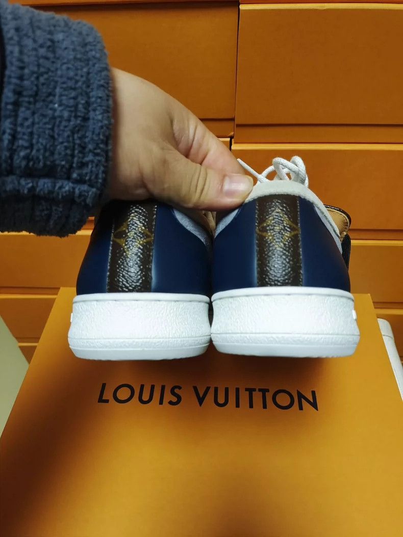 Louis Vuitton Louis Vuitton Lace-Up Sneakers for Women-2507 Size US 7 / IT 37 - 8 Thumbnail