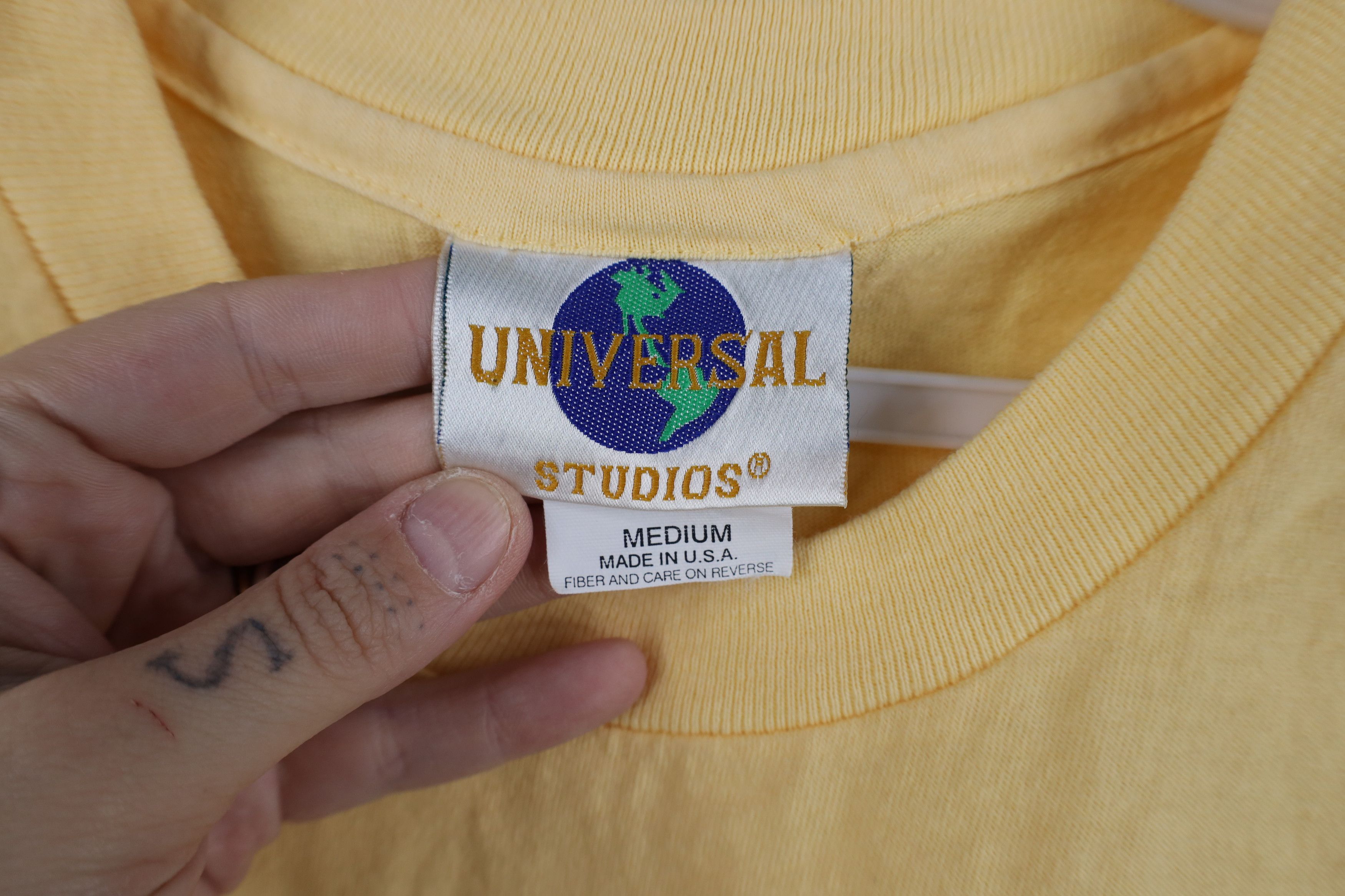 Vintage Vintage 90s Universal Studios Florida T-Shirt Yellow USA Size US M / EU 48-50 / 2 - 9 Thumbnail