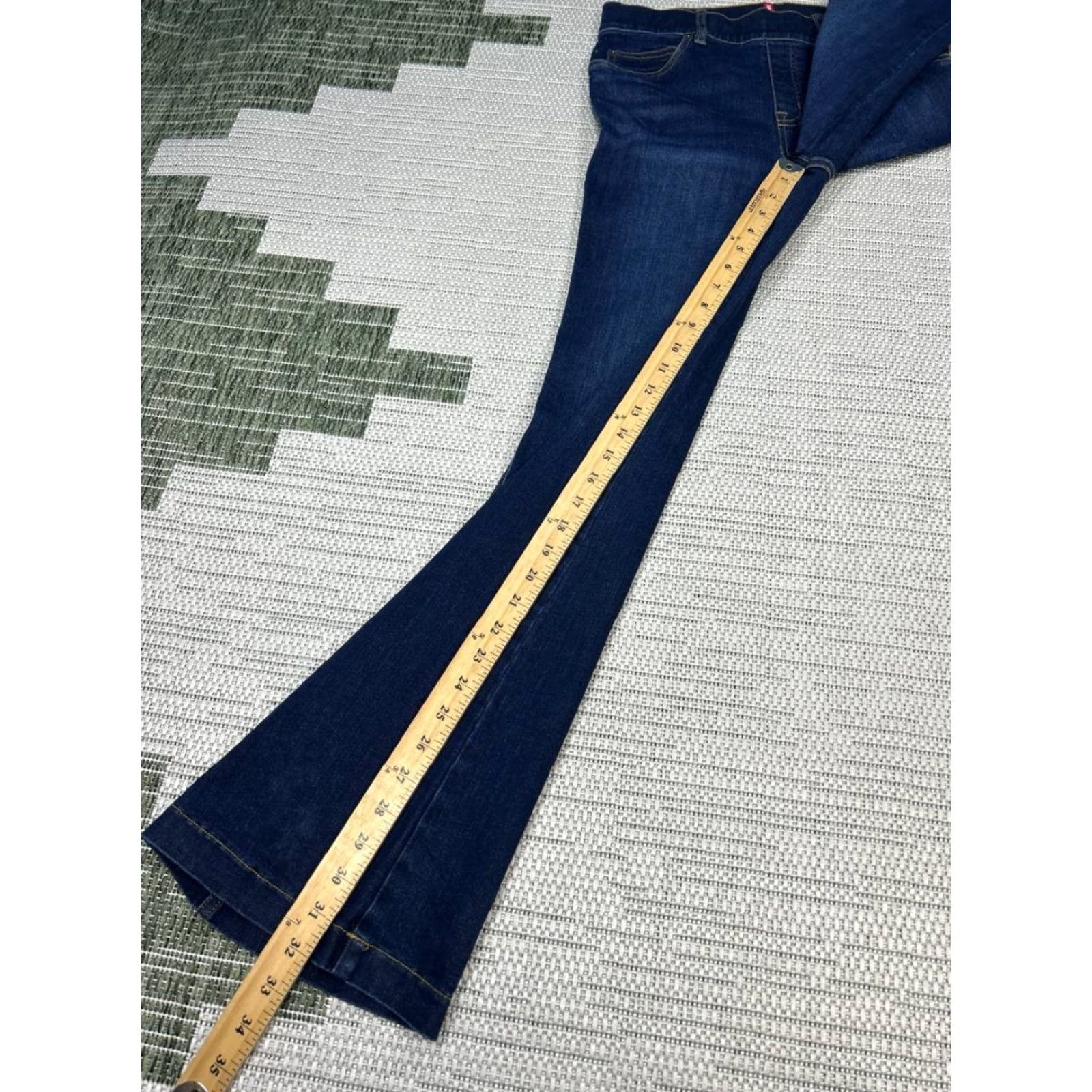 Spanx Spanx Jeans Womens 30x32 Medium Blue Denim Cotton Stretch Flared Mid Rise 30 32 Regular Color: Blue Brand: Spanx Theme: Classic Modern Womens Jeans Size 30" / US 8 / IT 44 - 3 Thumbnail