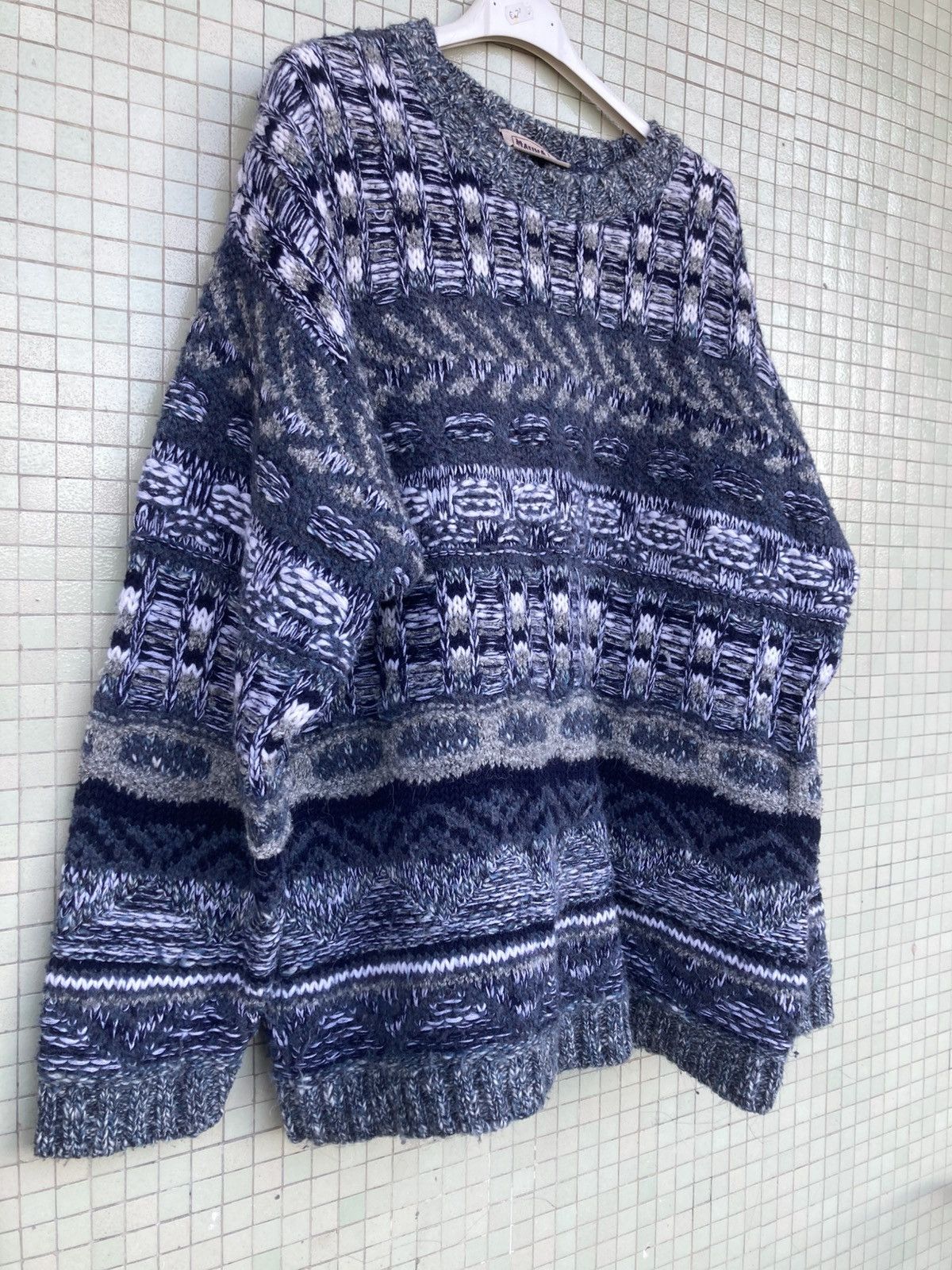 Other Mauna kea Hawaii blue white patterned sweater Size US M / EU 48-50 / 2 - 1 Thumbnail