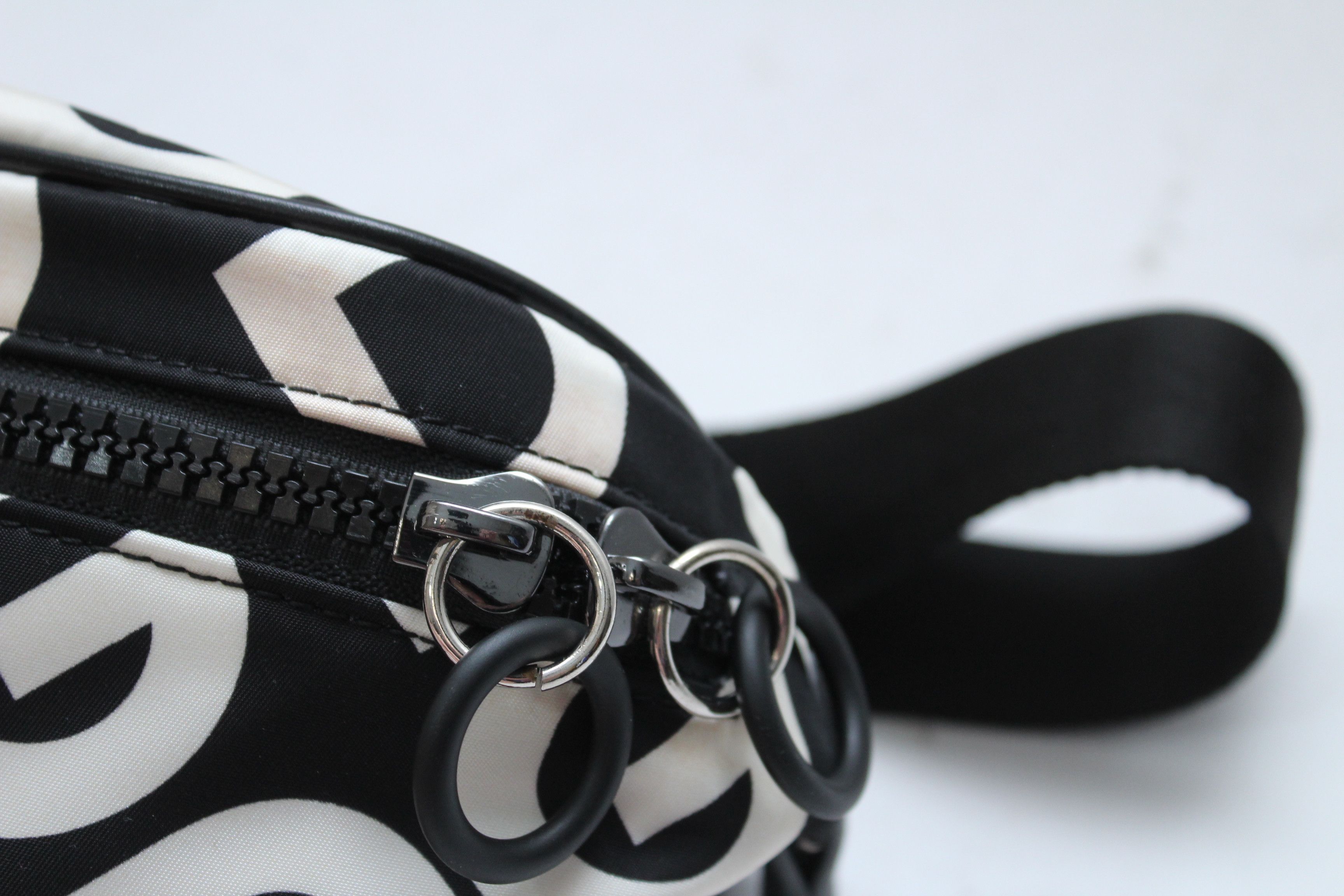 Dolce & Gabbana Dolce Gabbana DG Logo Waist Bag Hype Authentic Size ONE SIZE - 5 Thumbnail