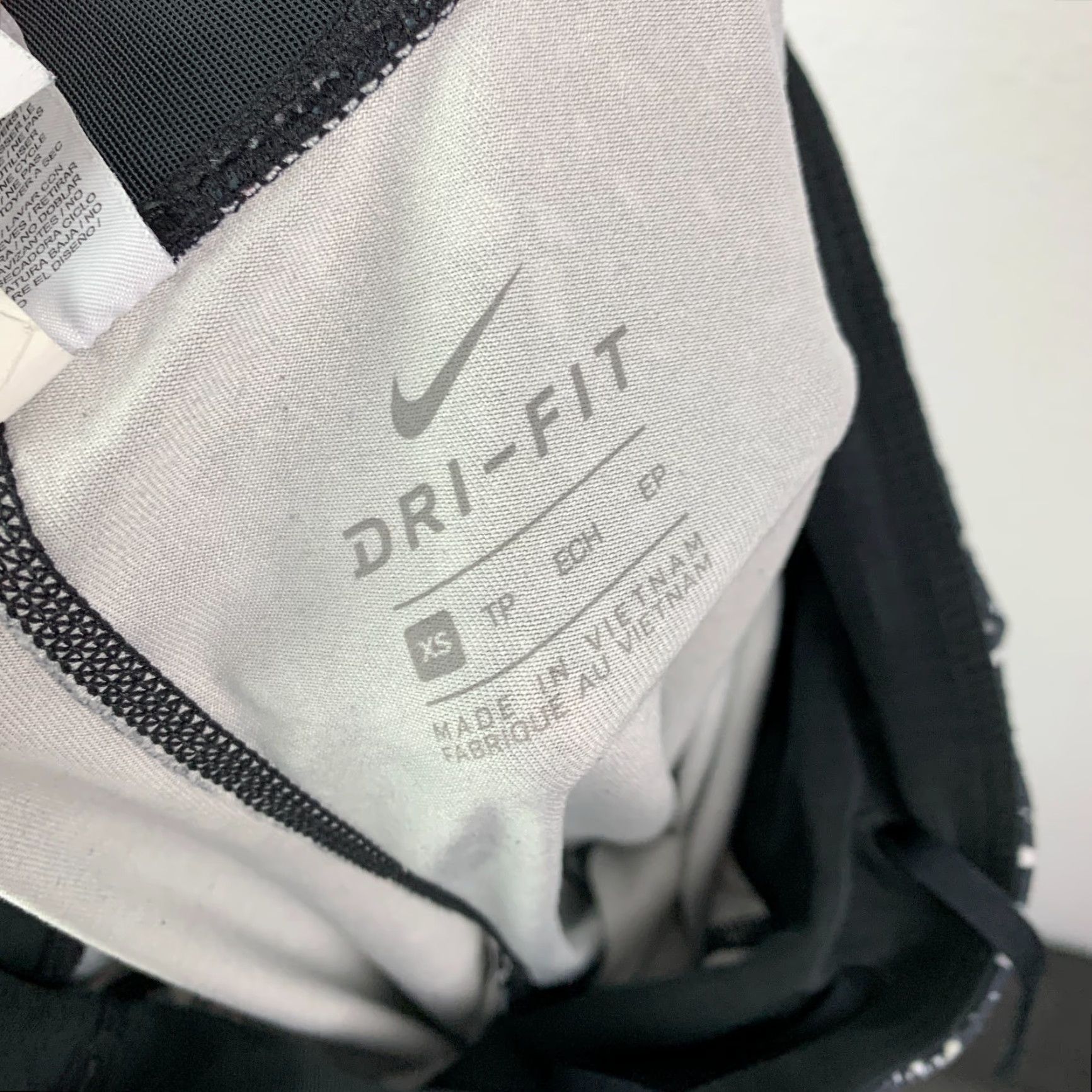 Nike Nike Essential Tights Womens XS Black Confetti 831667-010 Nike Dri-FIT Leggings Athletic XS Women Multicolor Casual Athleisure 27.25in Inseam Size ONE SIZE - 6 Thumbnail