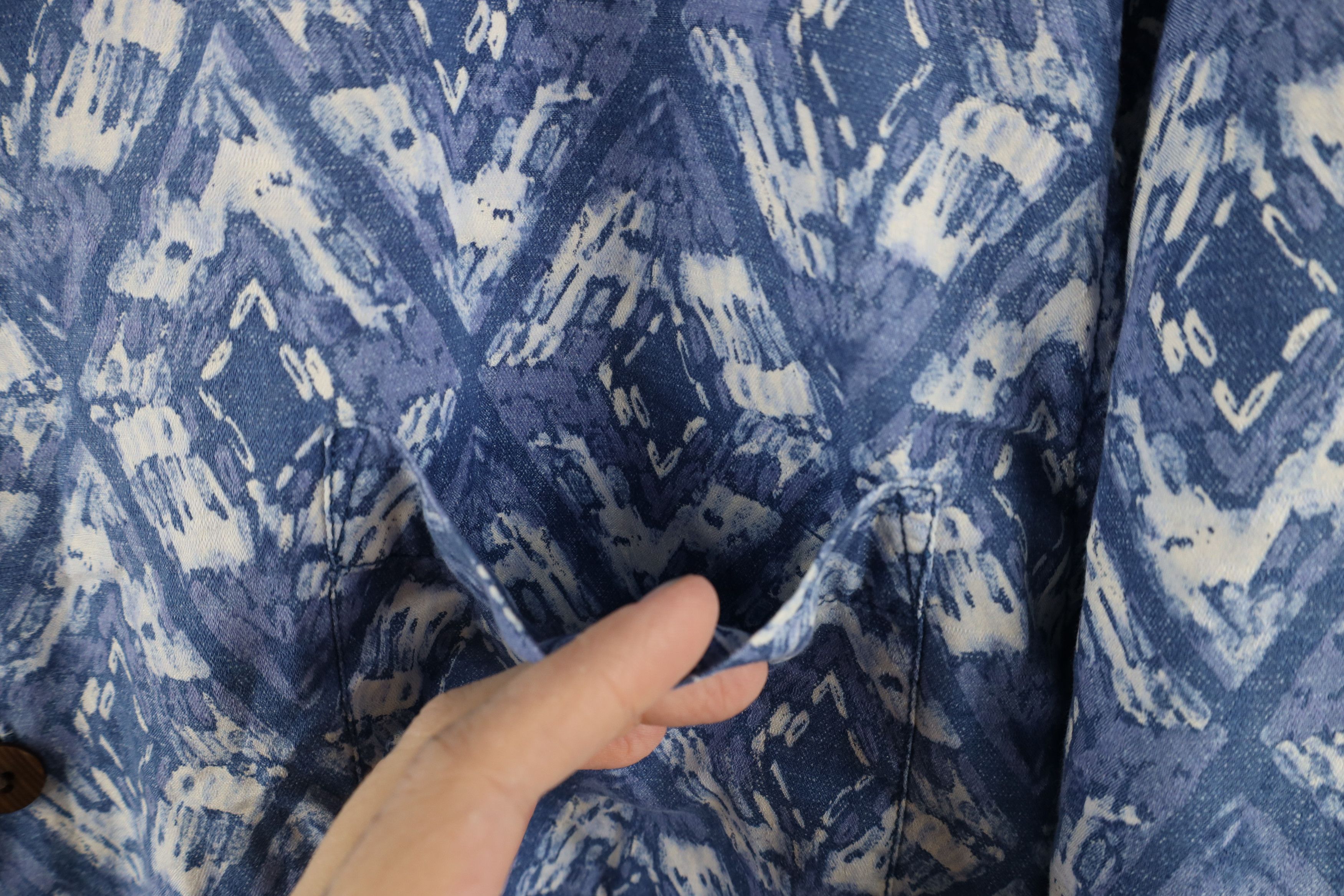 Tommy Bahama × Vintage Vintage Tommy Bahama Diamond Short Sleeve Button Shirt Size US XL / EU 56 / 4 - 4 Thumbnail