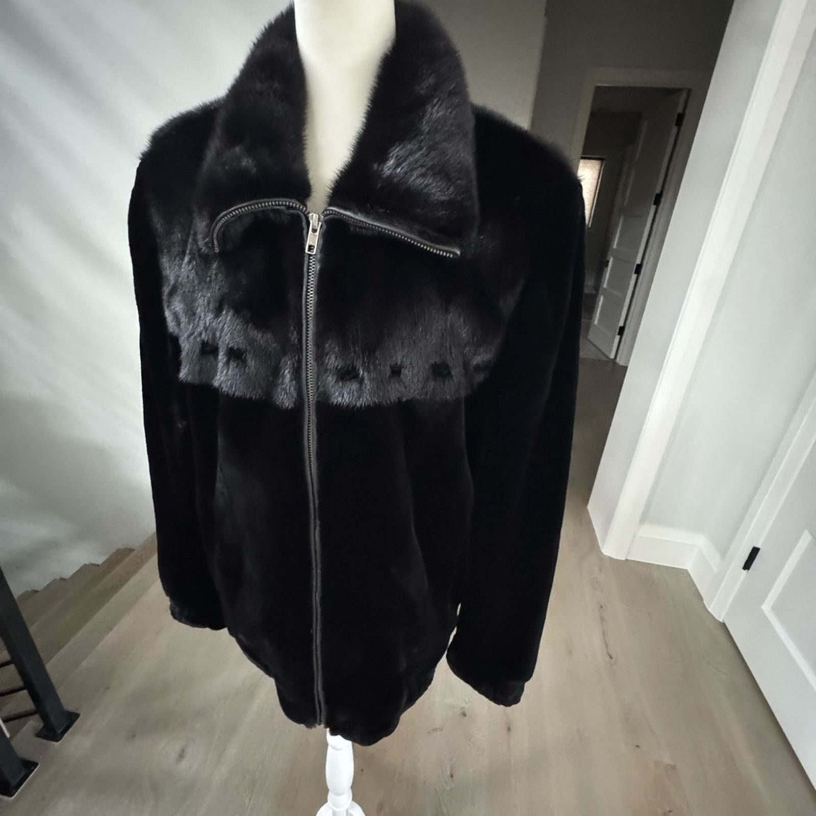 Other Brand new Men’s Mink Jacket size M Size US M / EU 48-50 / 2 - 6 Thumbnail