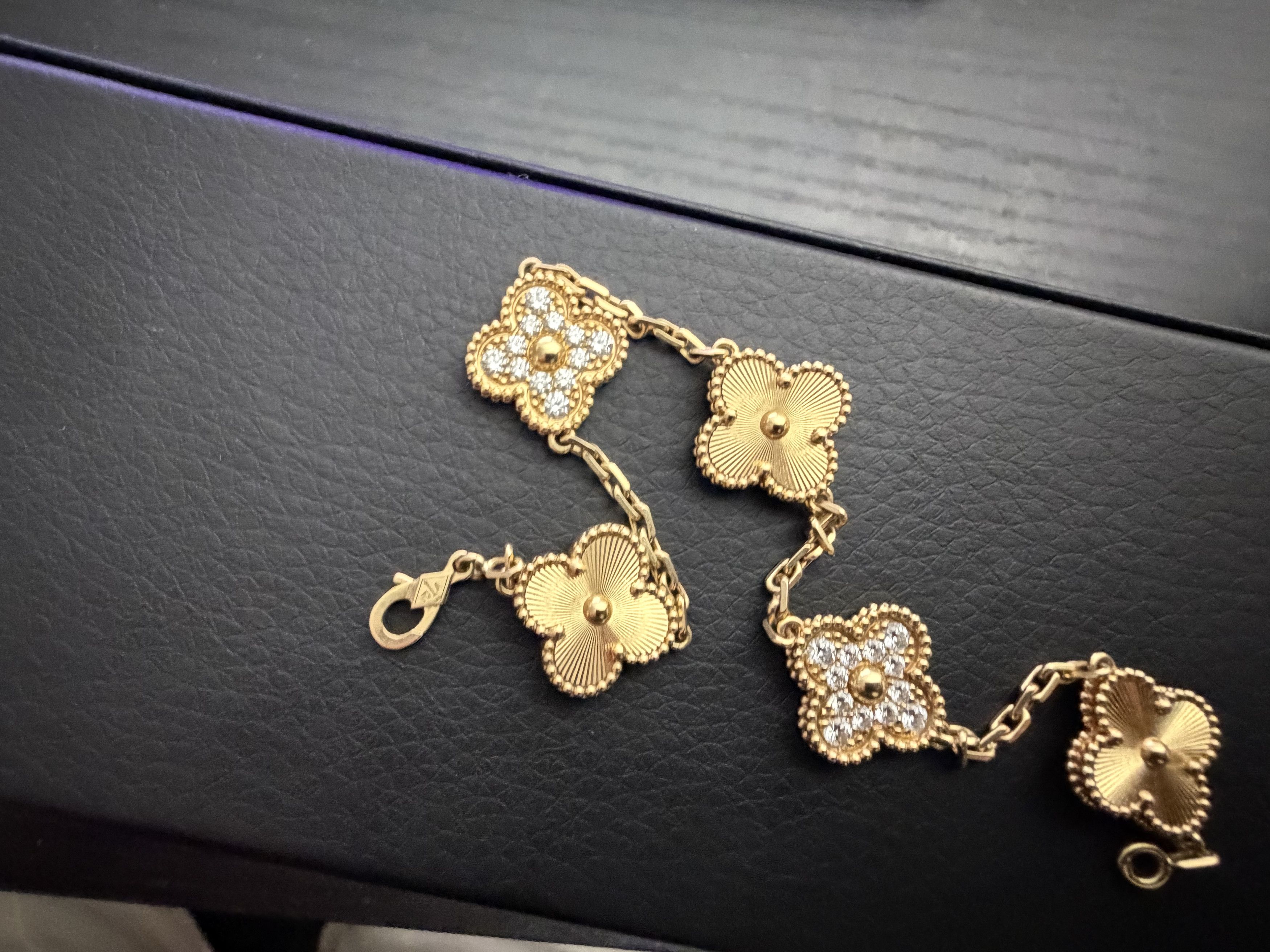 Van Cleef & Arpels Vintage Alhambra bracelet, Yellow Gold, Diamond Size ONE SIZE - 1 Thumbnail