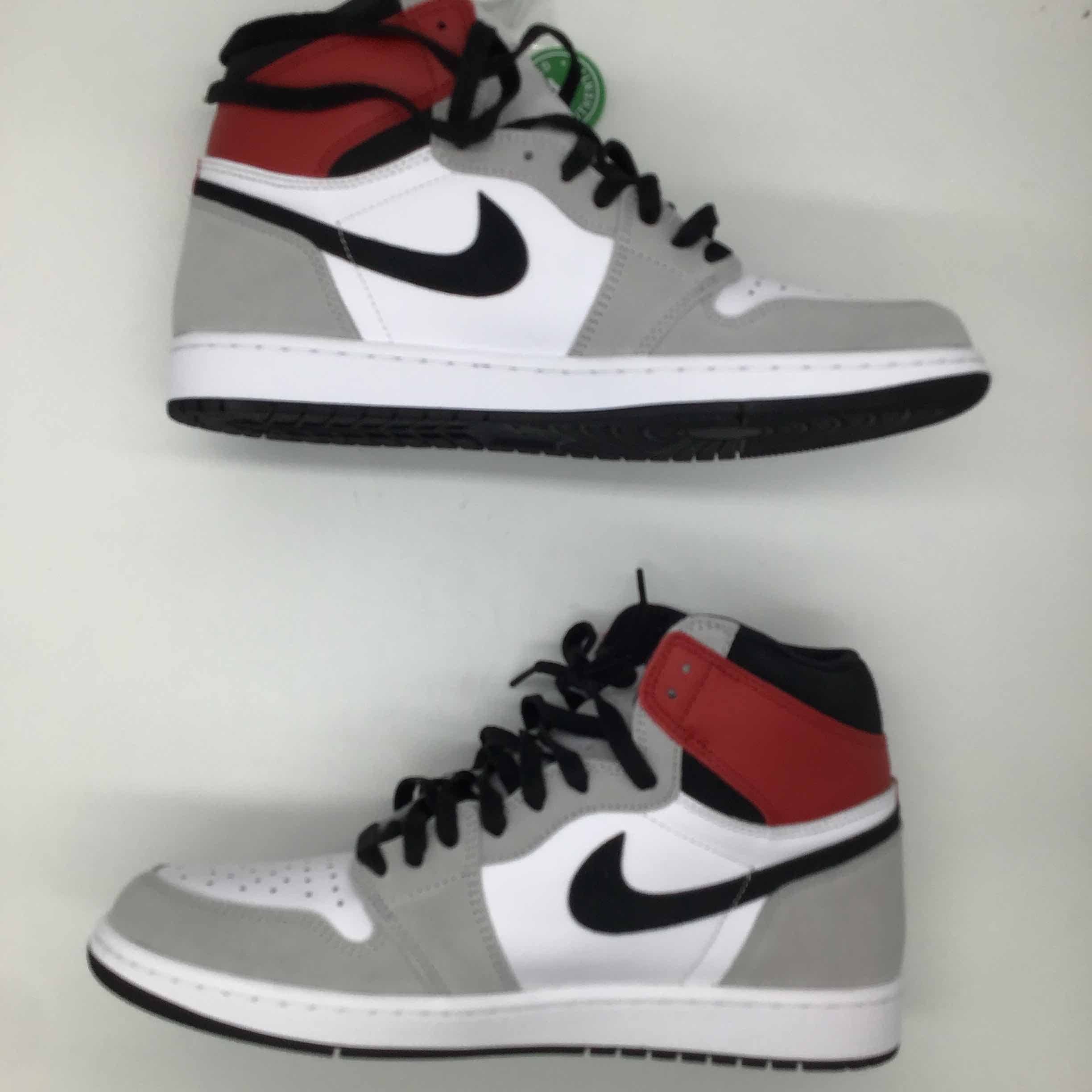 Air Jordan Retro High OG Smoke Grey