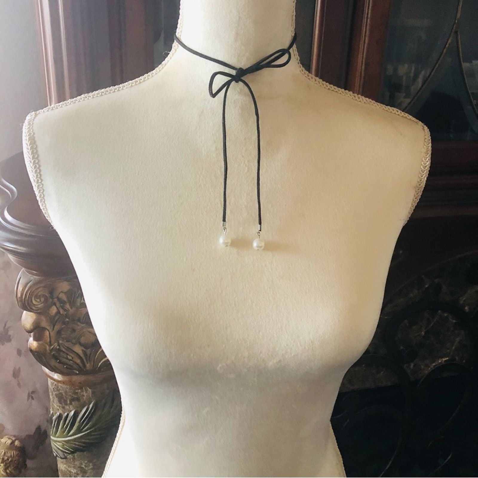 Jewelry Elegant black suede cord faux pearl accent choker necklace Size ONE SIZE - 4 Thumbnail