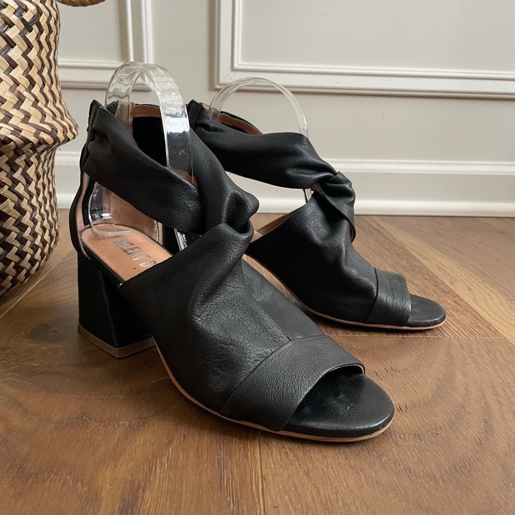 Anthropologie Anthropologie Silent D Leather Shooties Open Toe Block Heel $170 39 8.5 Size US 9 / IT 39 - 2 Thumbnail