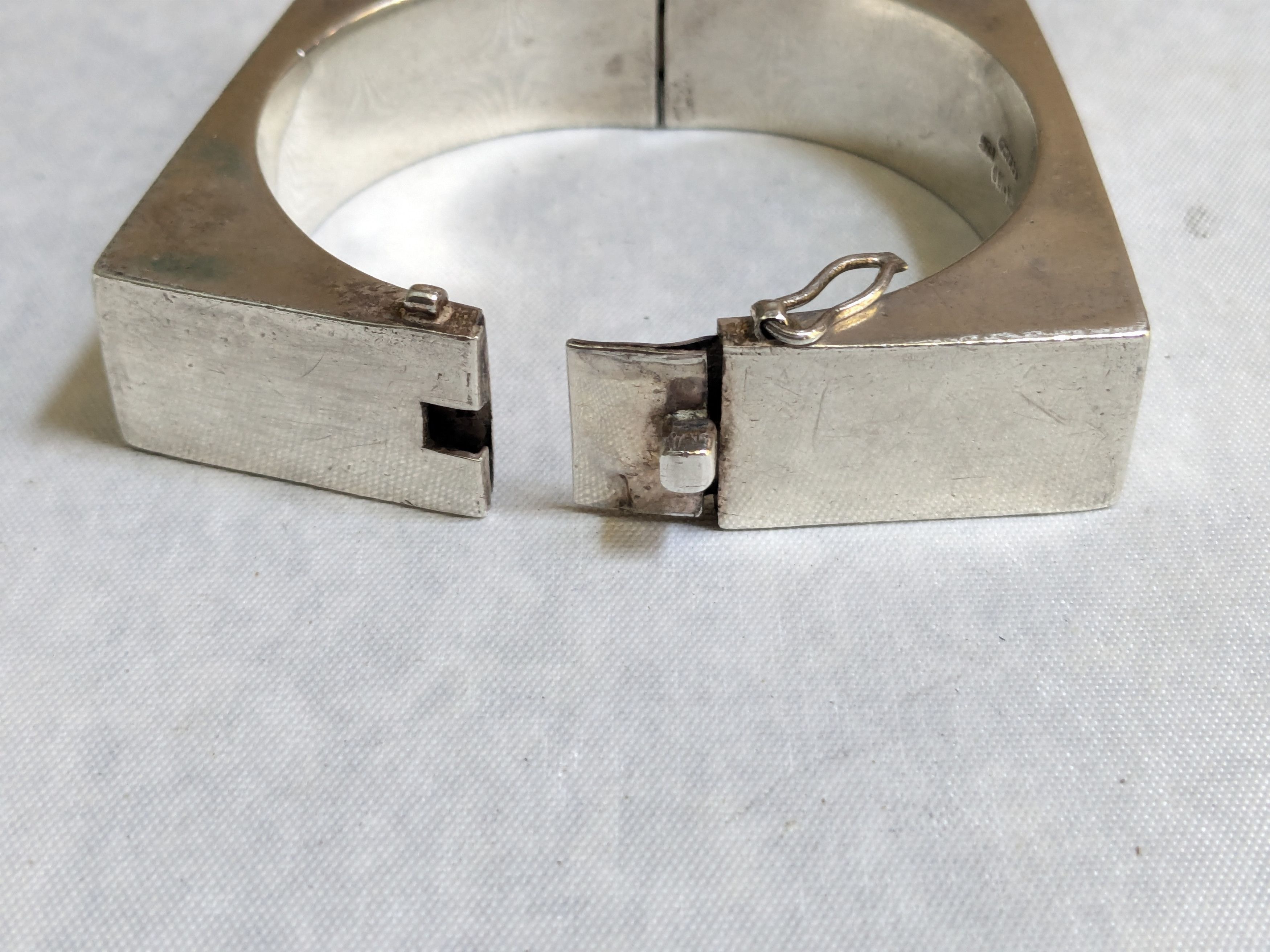 Jewelry Vintage Taxco Sterling Silver Bracelet Square Hollow Bangle Size ONE SIZE - 5 Thumbnail