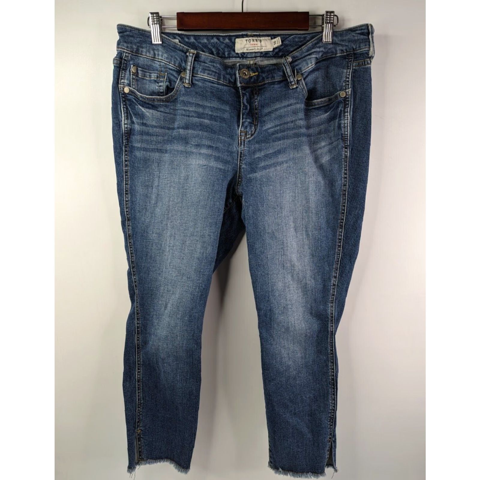 Torrid Torrid Jeans Womens 16 Blue Skinny Dark Wash Casual Denim Raw Hem Size 38" / US 16 / IT 52 - 2 Thumbnail