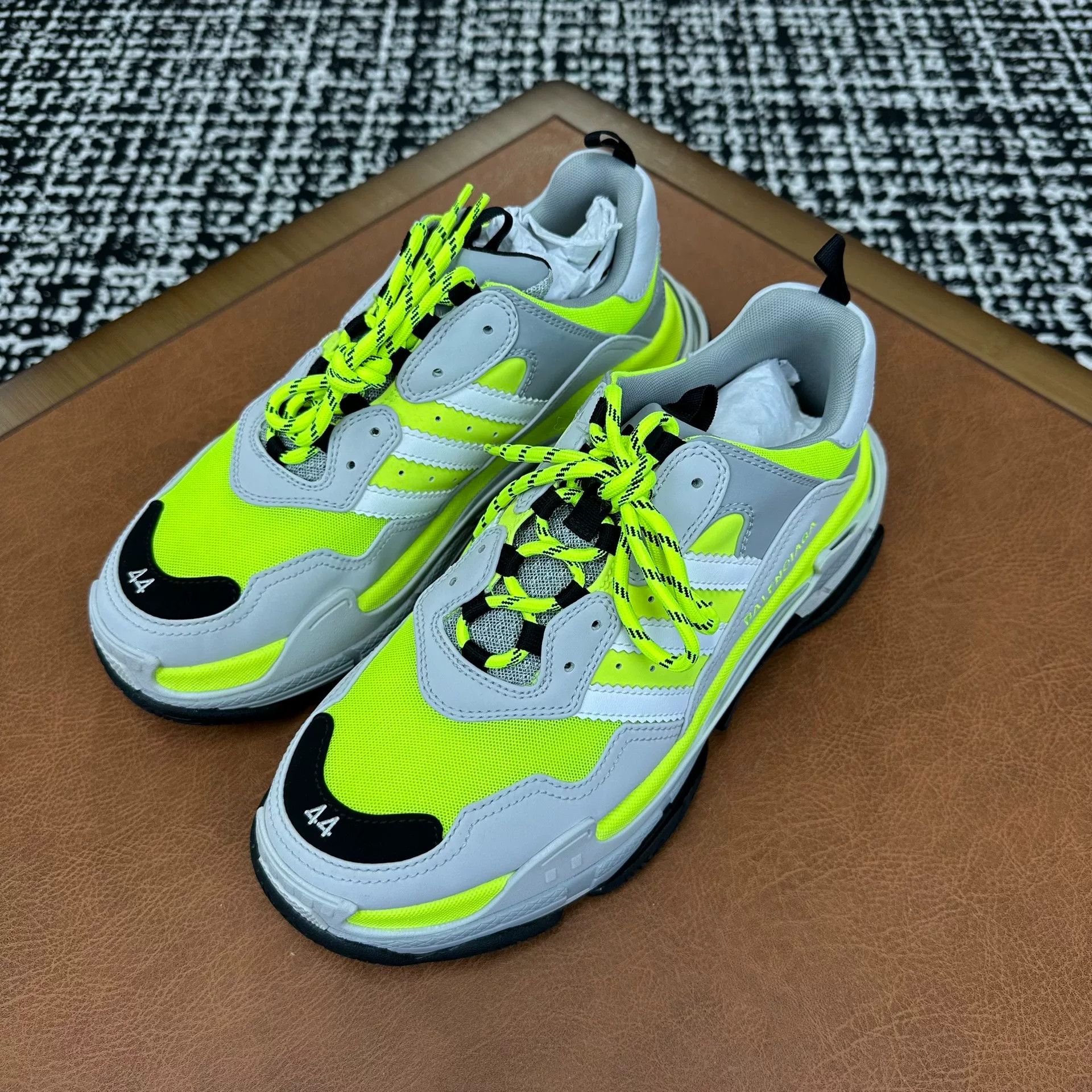 Balenciaga Balenciaga Multi Lowtop Sneakers 11 Men Size US 11 / EU 44 - 1 Thumbnail