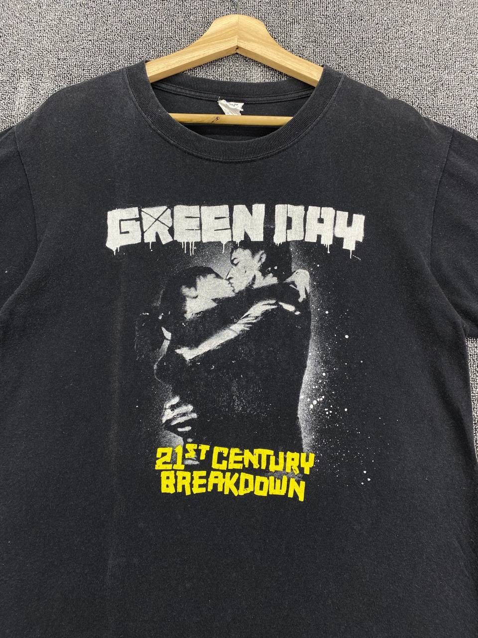 Band Tees Vintage Greenday 21 Punk Rock Band Tees T Shirts Size US M / EU 48-50 / 2 - 5 Thumbnail
