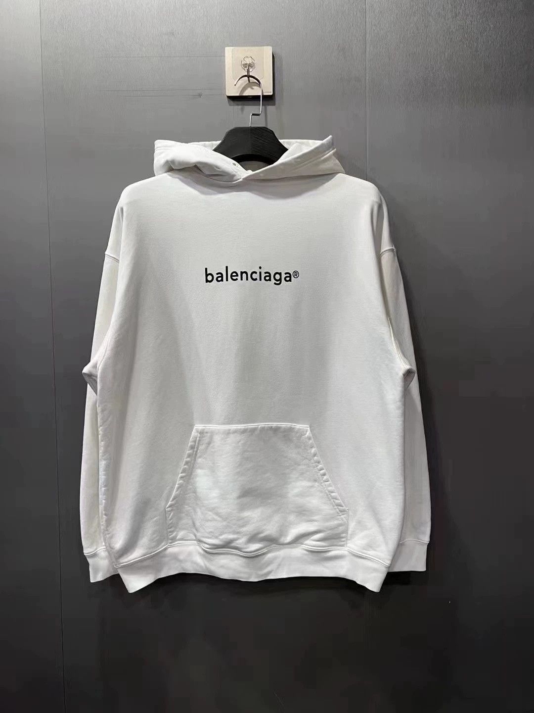 Balenciaga Balenciaga chest mailbox logo hoodie sweatshirt Size US L / EU 52-54 / 3 - 1 Thumbnail