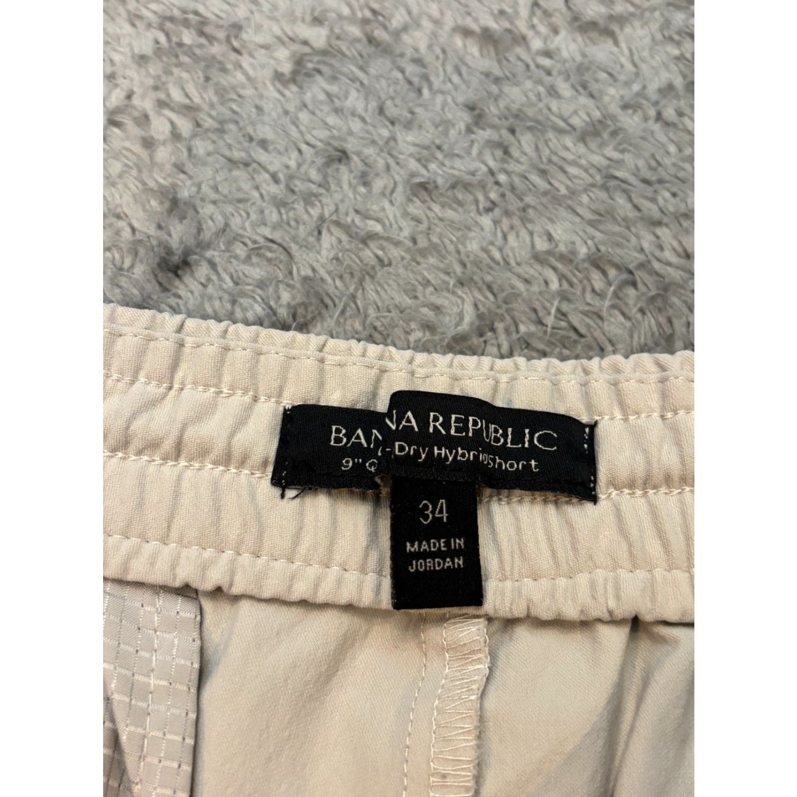 Banana Republic Banana Republic Shorts Mens 34 Beige Performance Quick Dry Chino 9" Inseam Size US 34 / EU 50 - 2 Thumbnail