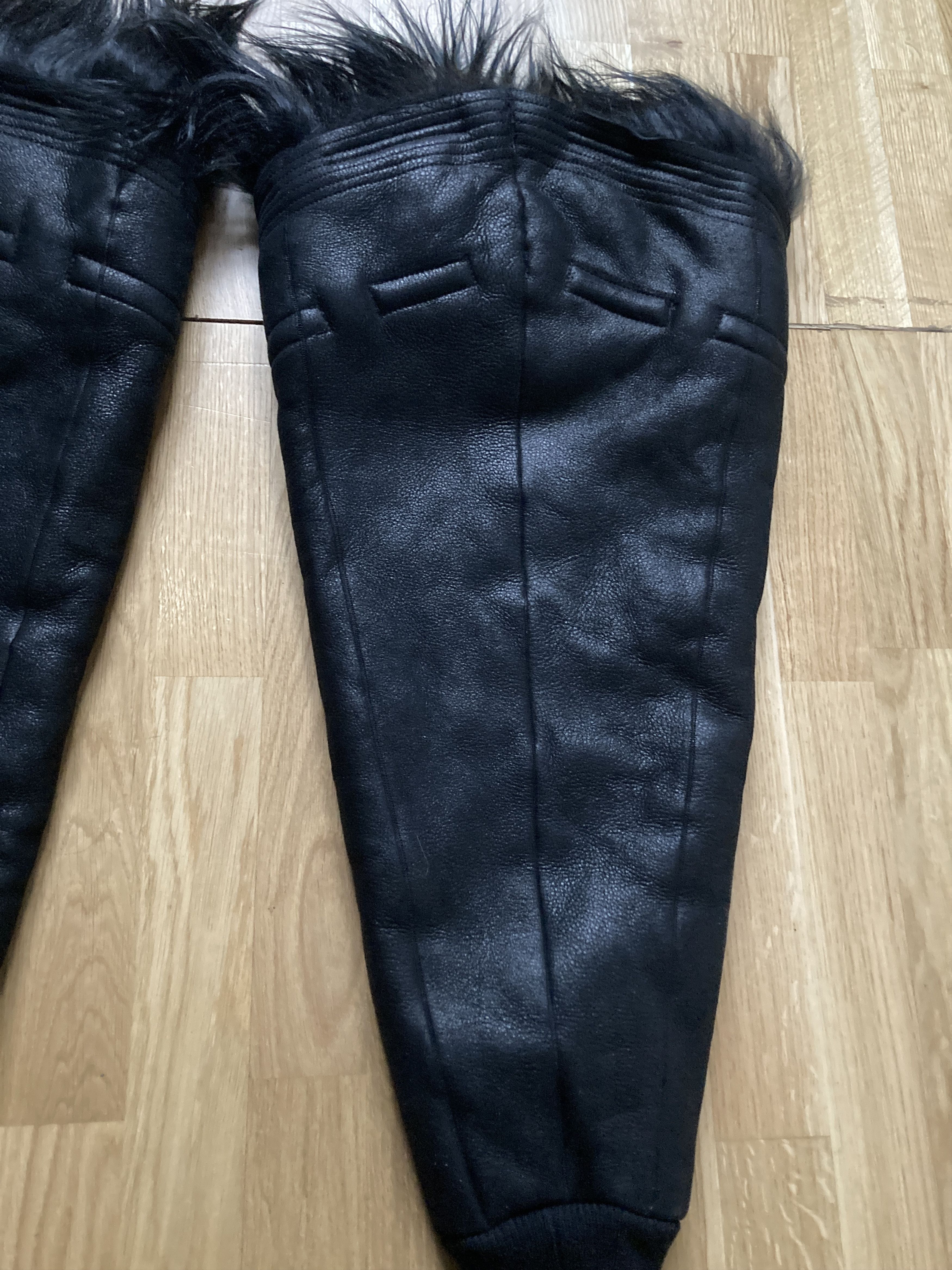 Rick Owens F/W 22 “STROBE” Shearling Leather Goat Hair Gauntlets Size ONE SIZE - 16 Thumbnail