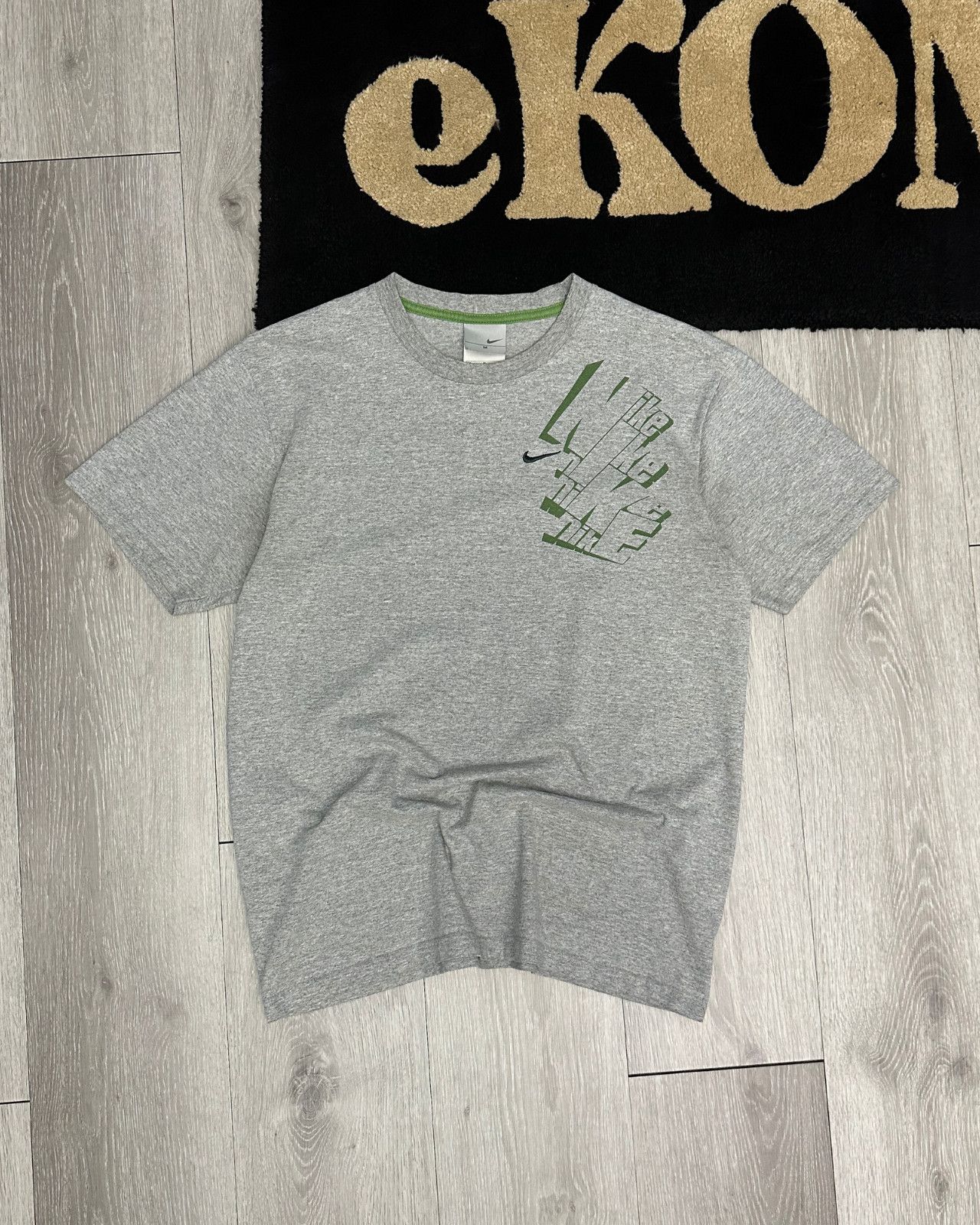 Nike Vintage Y2K Nike Embroidered Swoosh Gray T-Shirt Size Medium Size US M / EU 48-50 / 2 - 1 Thumbnail