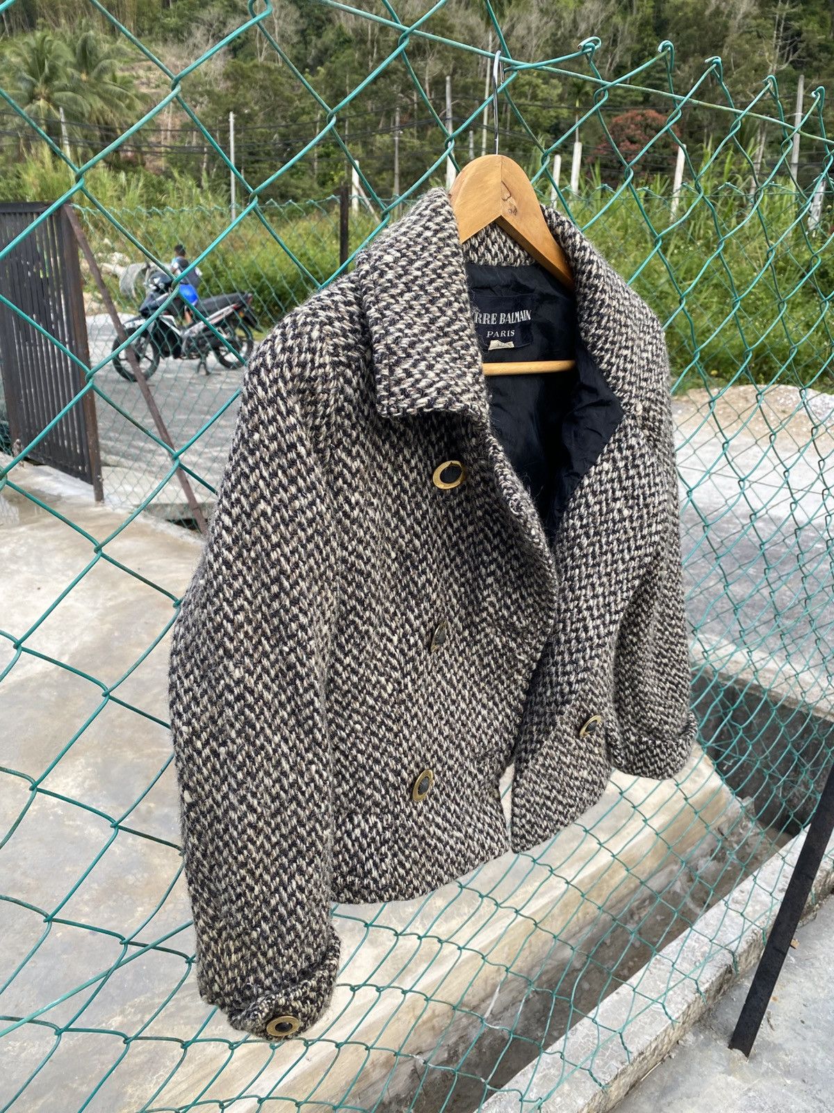 Pierre Balmain × Vintage Vintage Pierre Balmain knit wool cropped jacket Size XS / US 0-2 / IT 36-38 - 4 Thumbnail