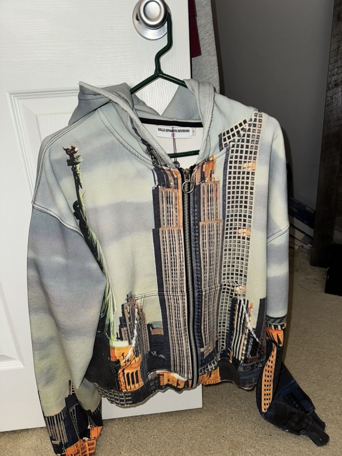 Vale Vale Forever “Nyskyline” Zip up Hoodie Size US S / EU 44-46 / 1 - 2 Thumbnail