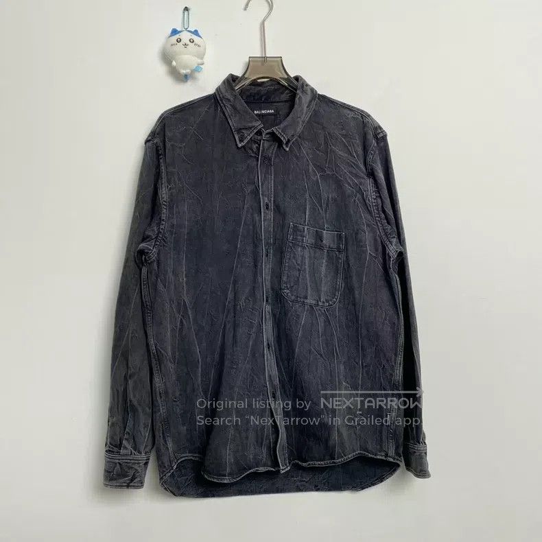 Balenciaga Balenciaga size 39 Distressed Design Back Logo Denim Shirt Size US S / EU 44-46 / 1 - 1 Thumbnail