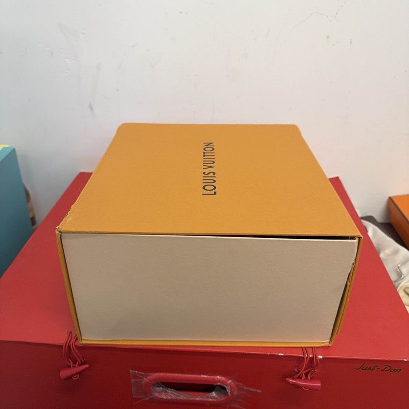 Nigo x LOUIS VUITTON Trainer Low Sneakers in White Red -250