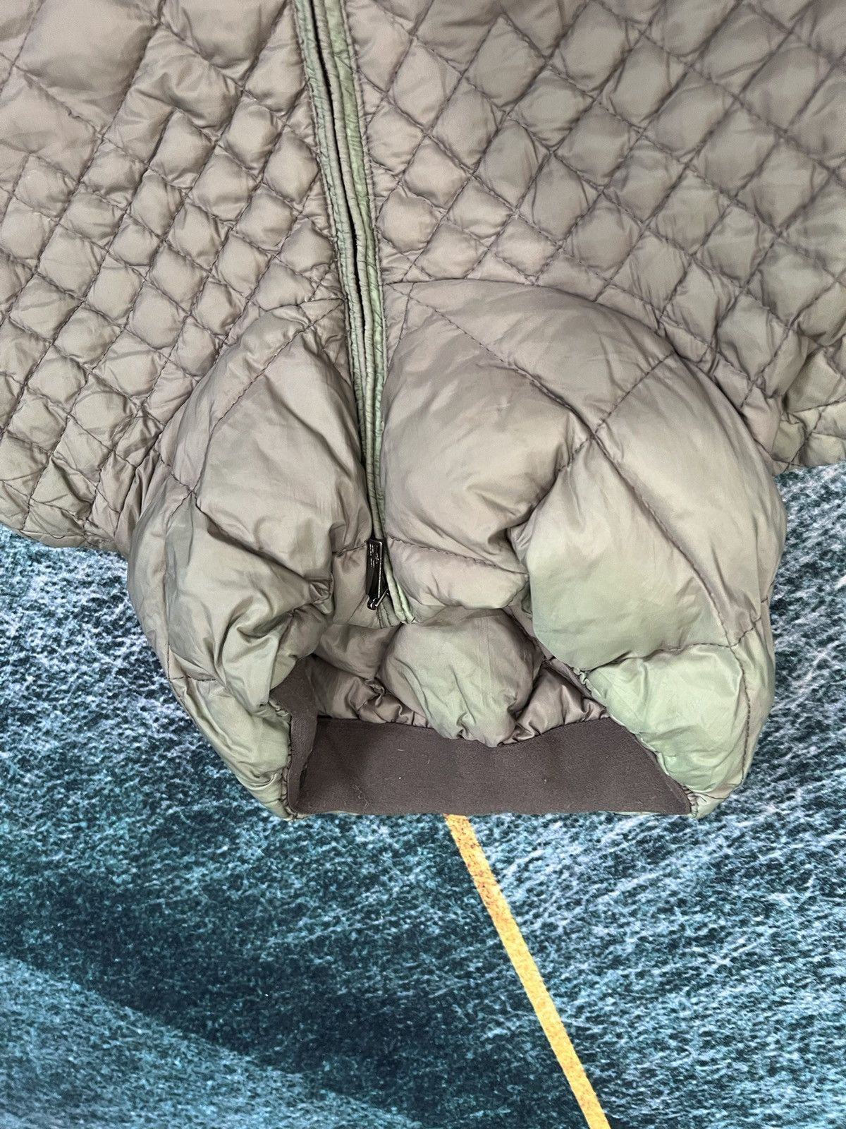 Moncler Vintage Moncler Down Jacket Women distress Size XS / US 0-2 / IT 36-38 - 4 Thumbnail