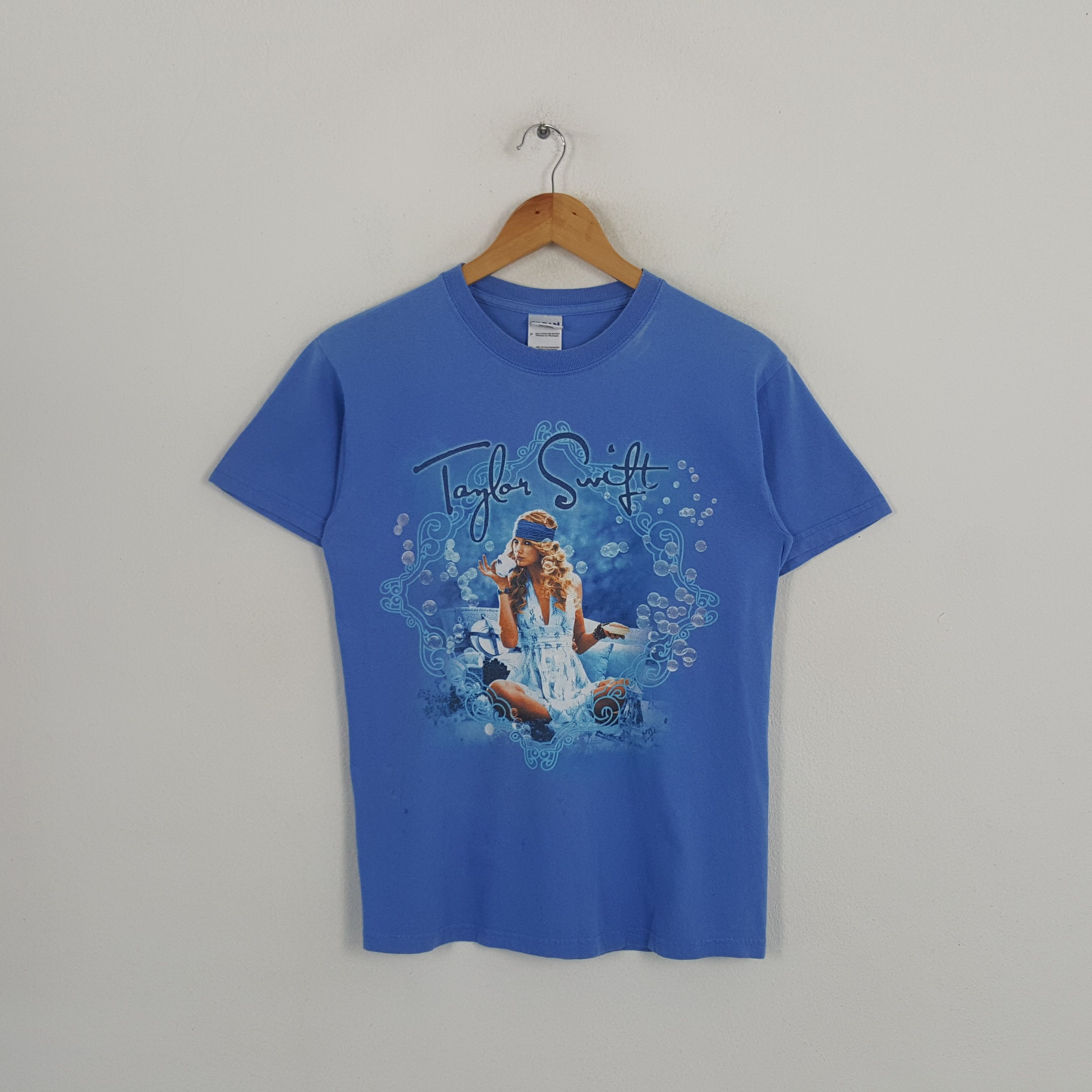 Band Tees Vintage Taylor Swift Solo Singer Tshirt C219N58 Size US S / EU 44-46 / 1 - 1 Thumbnail