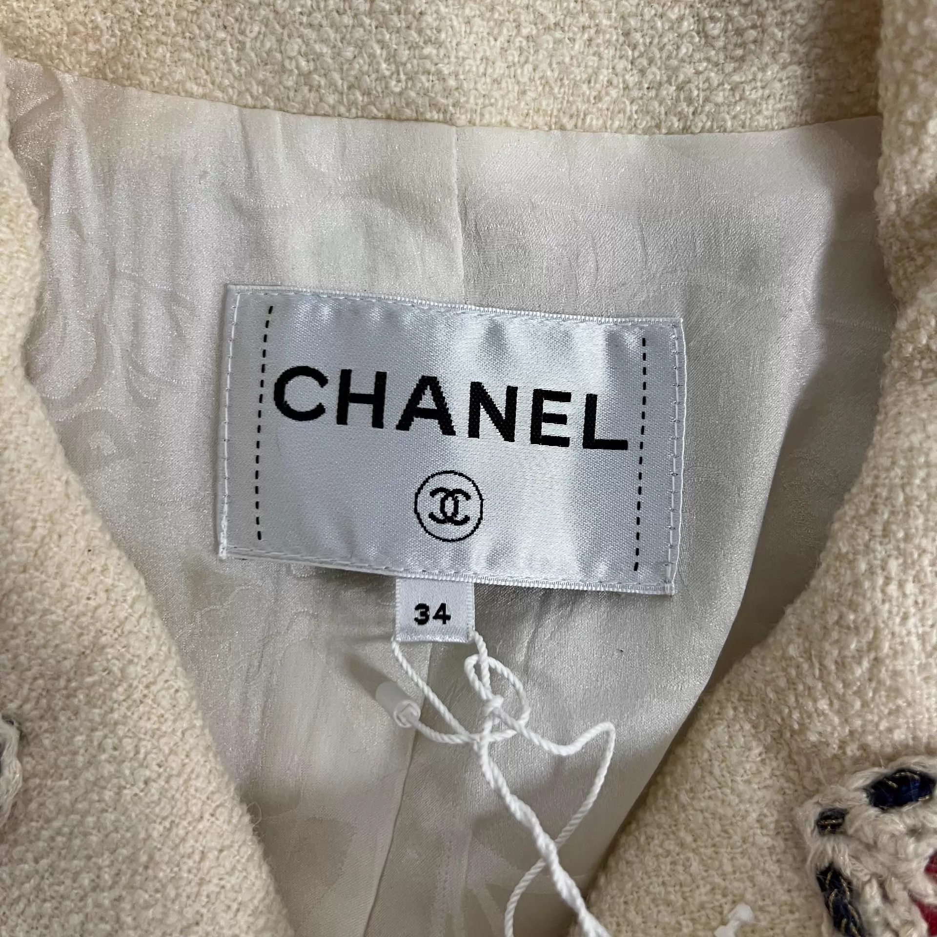 Chanel Chanel Burger color contrast stitching beige coat NWT 34 Size XS / US 0-2 / IT 36-38 - 6 Thumbnail