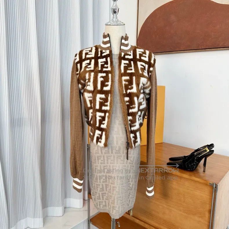 Fendi Fendi Fur Jacket Size XS / US 0-2 / IT 36-38 - 1 Thumbnail