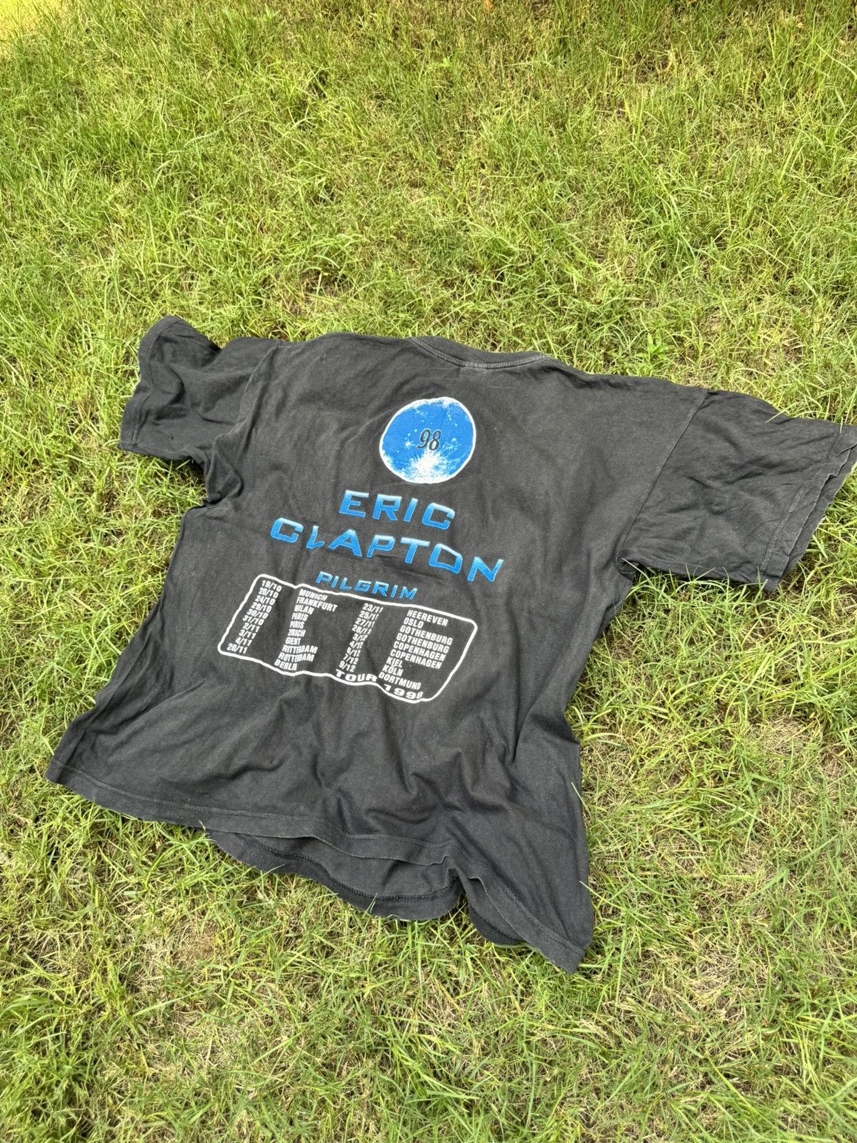 Vintage vintage 1998 Eric Clapton Pilgrim Tour tee Size US XL / EU 56 / 4 - 8 Thumbnail