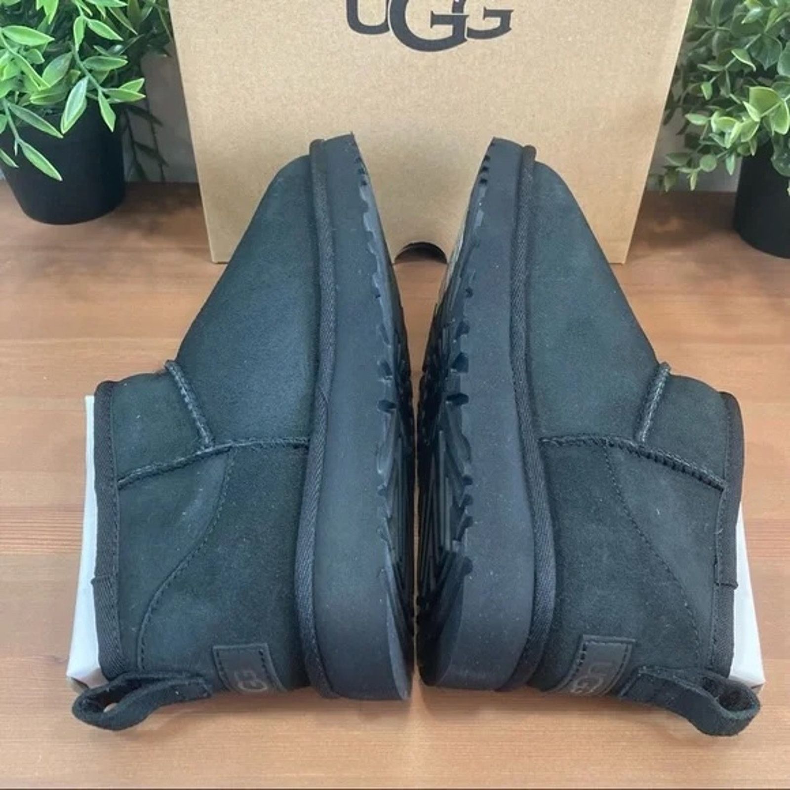 Ugg UGG Women's Classic Ultra Mini Booties Black Boots Size 8 Size US 8 / IT 38 - 6 Thumbnail