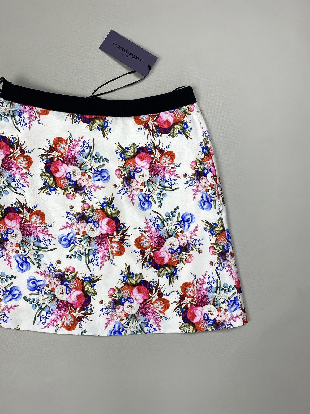 Emanuel Ungaro BNWT! Emanuel Ungaro ladies silk floral patterns skirt Size 27" / US 4 / IT 40 - 17 Thumbnail