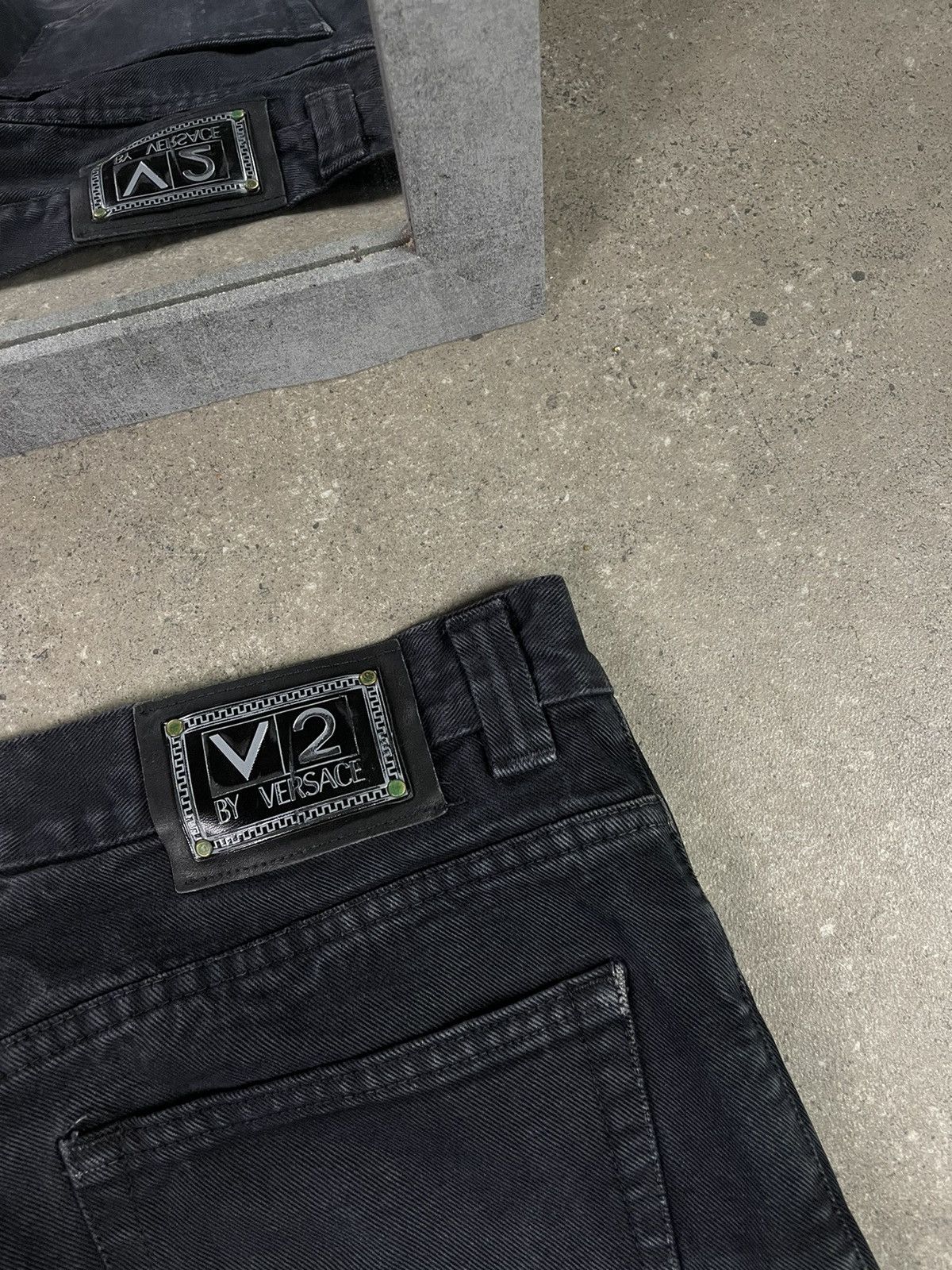 Versace × Vintage 90S Versace Classic V2 Black Faded Relaxed Denim Jeans Pants Size US 34 / EU 50 - 5 Thumbnail