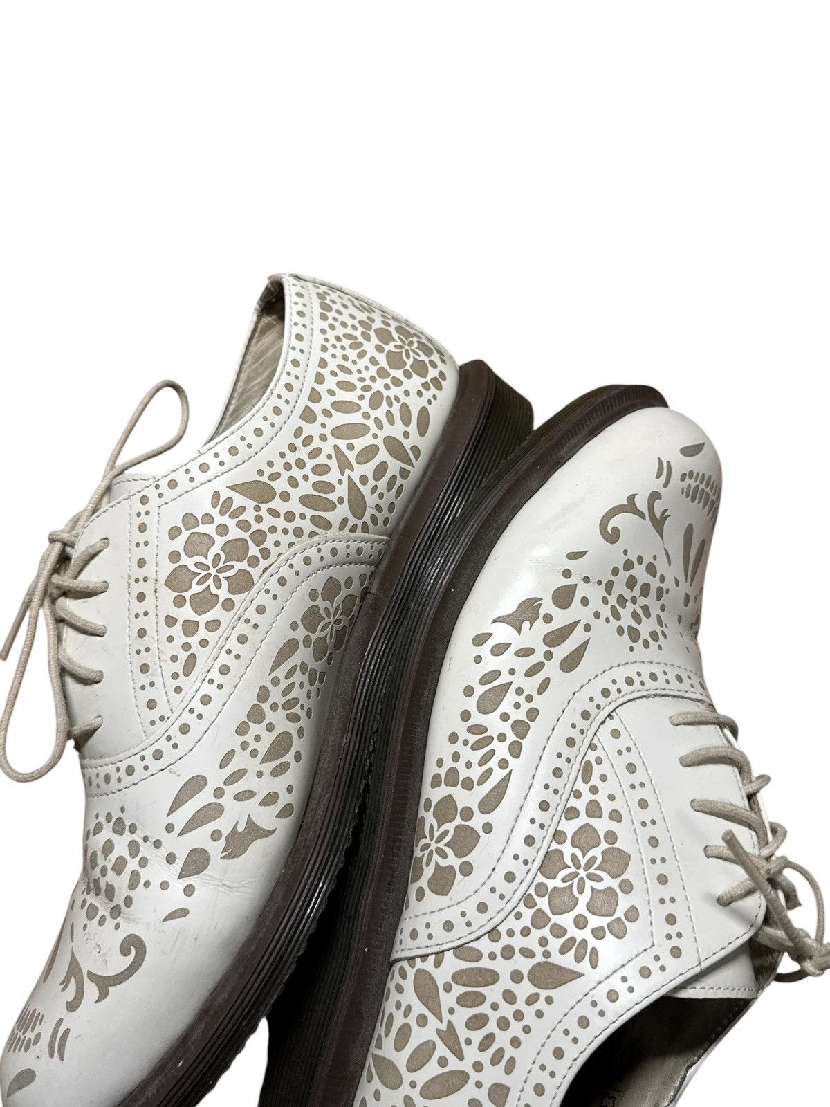 Dr. Martens Dr. Martens Aila Leather White Shoes Size US 8 / IT 38 - 5 Thumbnail