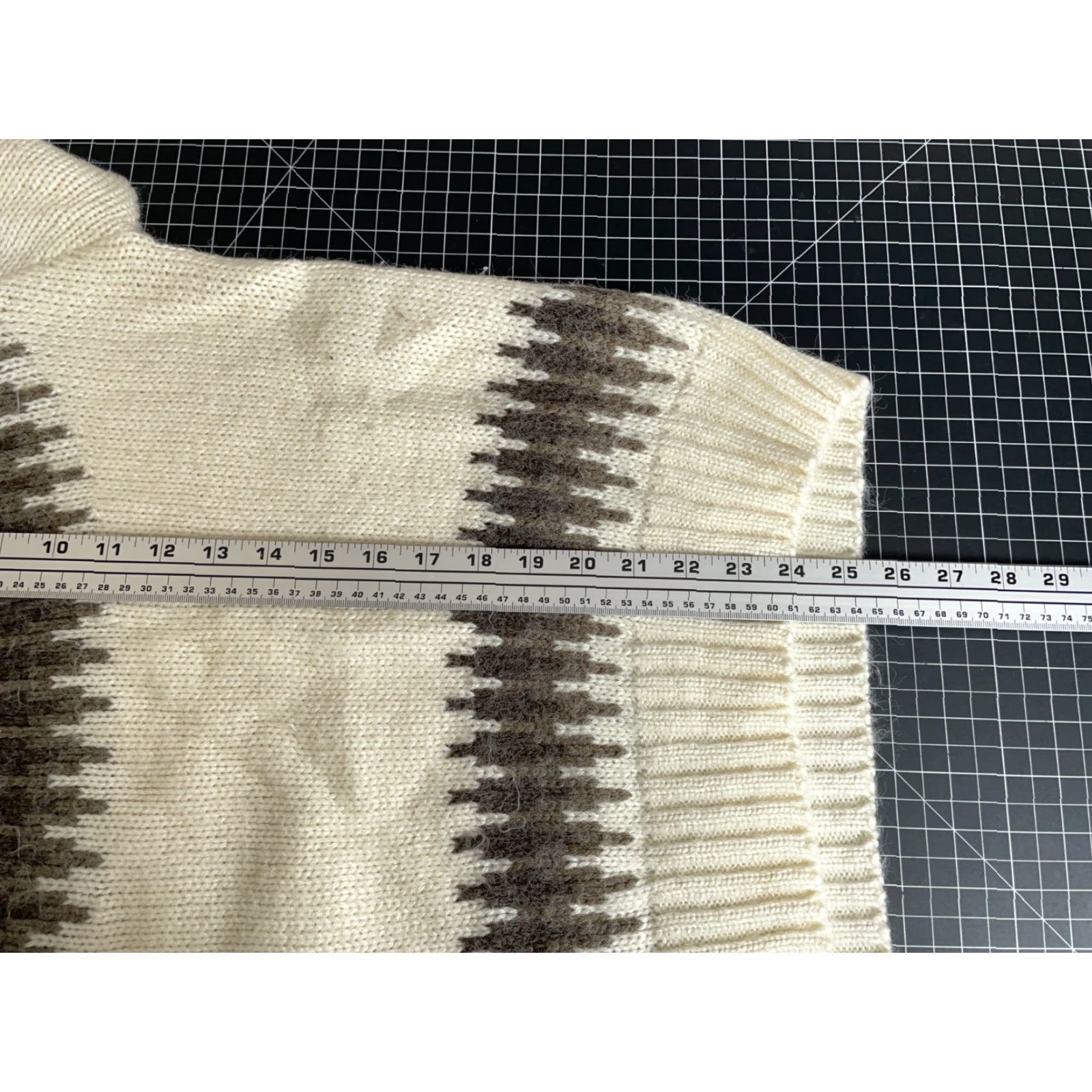 Vintage VINTAGE 90s Peter England Fair Isle Sweater Adult Large Ivory Ski Knit Raglan Sleeves Size US L / EU 52-54 / 3 - 7 Thumbnail