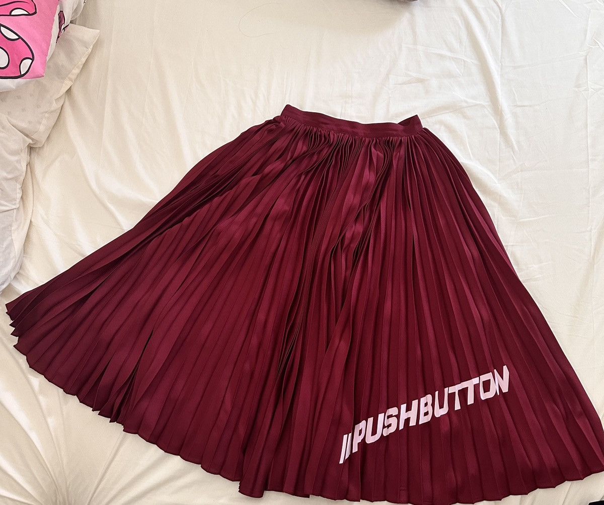 NWT Pushbutton crimson color pleated skirt/S