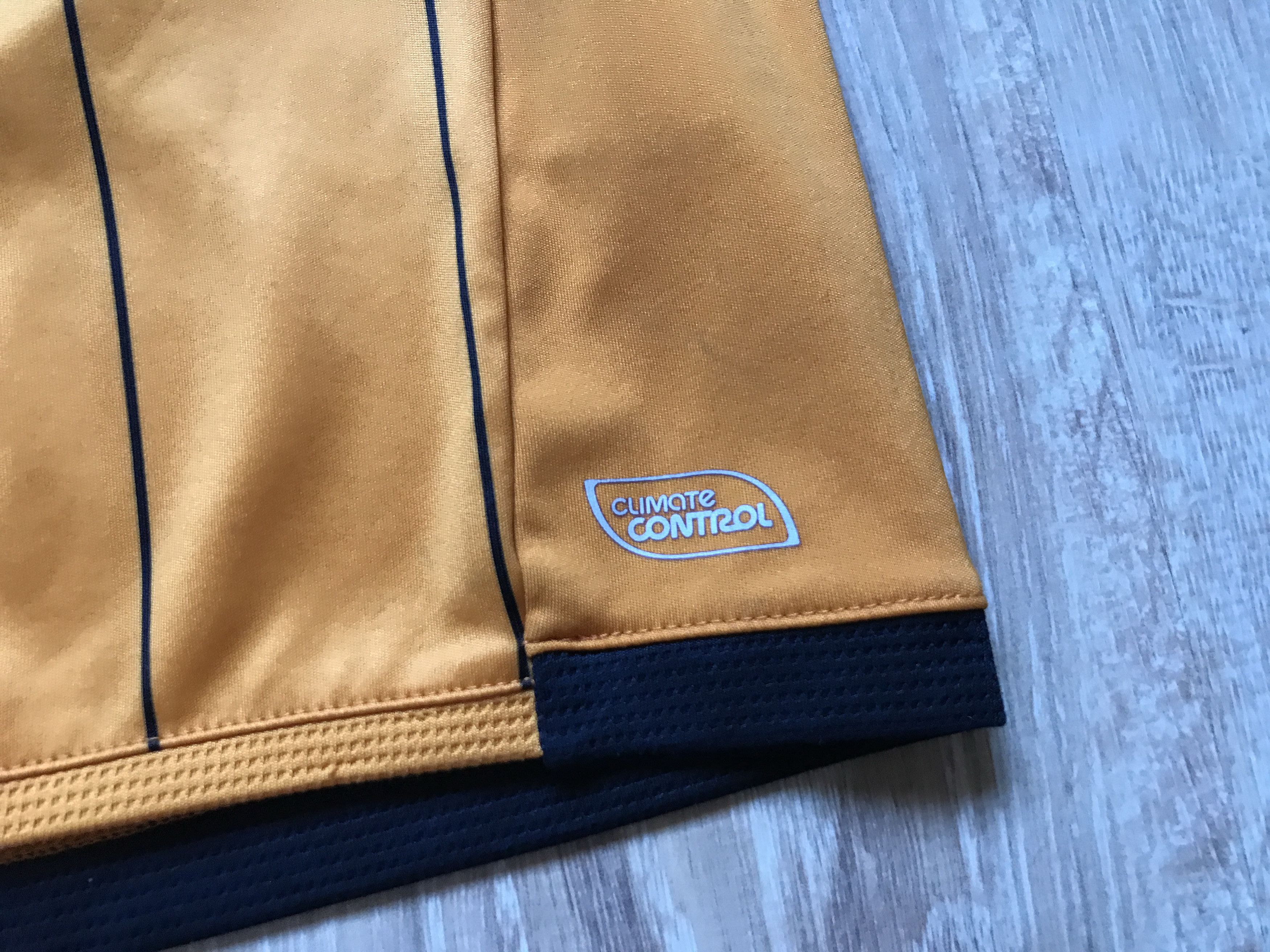 Umbro × Vintage Vintage Umbro Hull City The Tigers Home Shirt 2009-2010 Size US S / EU 44-46 / 1 - 6 Thumbnail