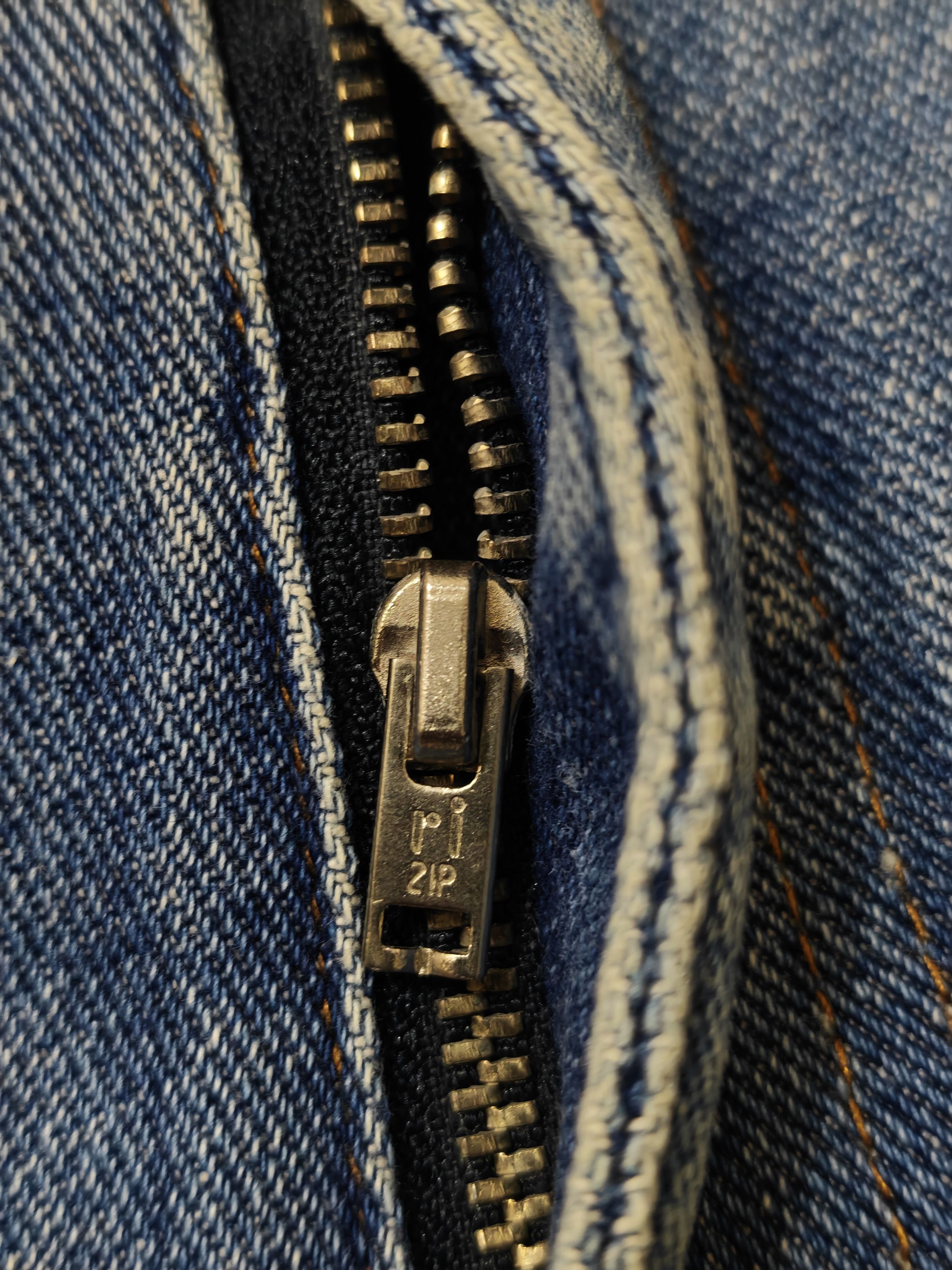 Givenchy Vintage 90s Givenchy Nice Faded Jeans Made in Italy Size US 32 / EU 48 - 8 Thumbnail