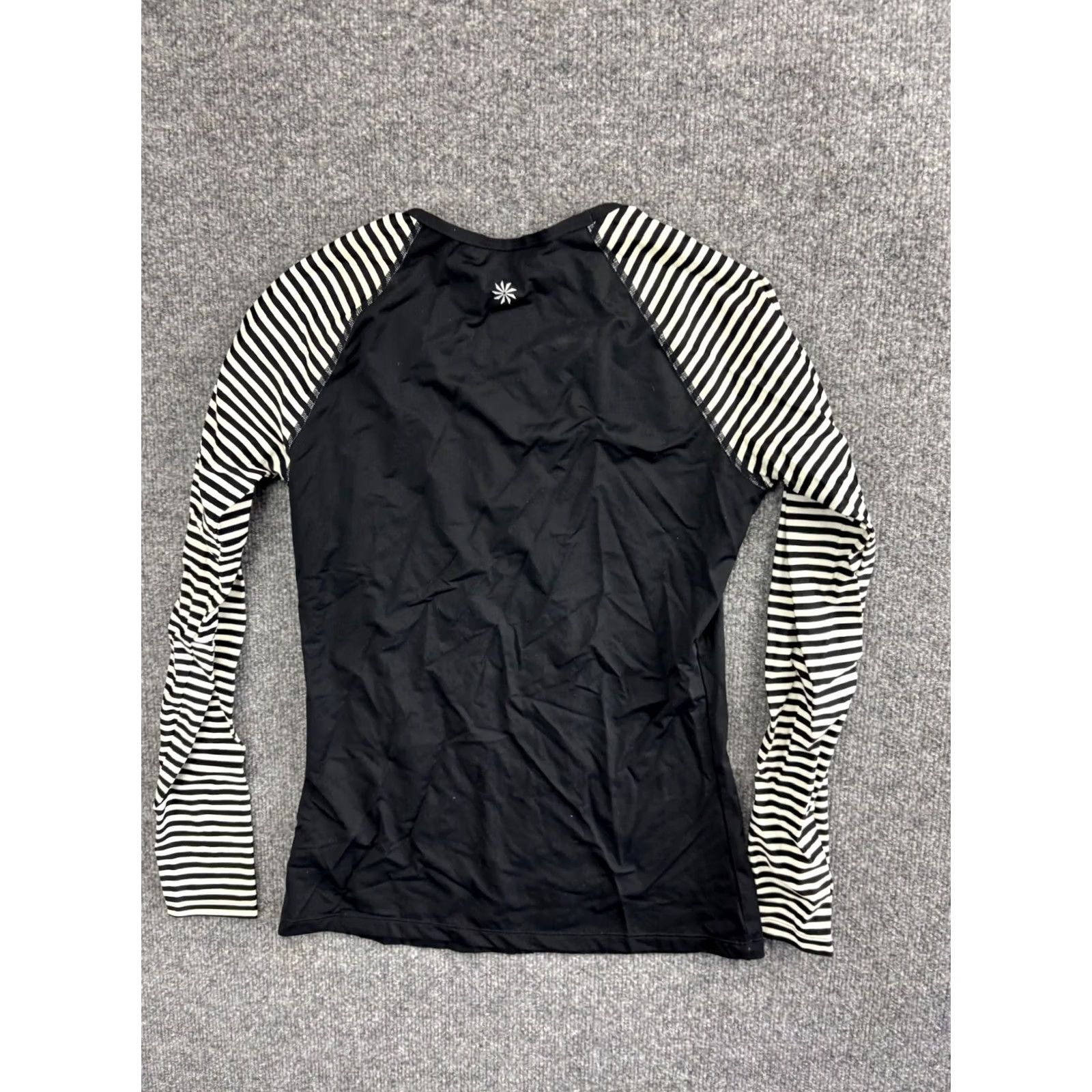 Athleta Athleta Rashguard Shirt Women's Small Black White Stripe Long Sleeve Swim Top Size S / US 4 / IT 40 - 6 Thumbnail